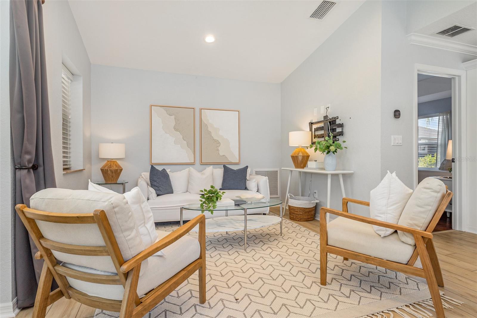 Image 4 of 34 For 751 Meandering Way