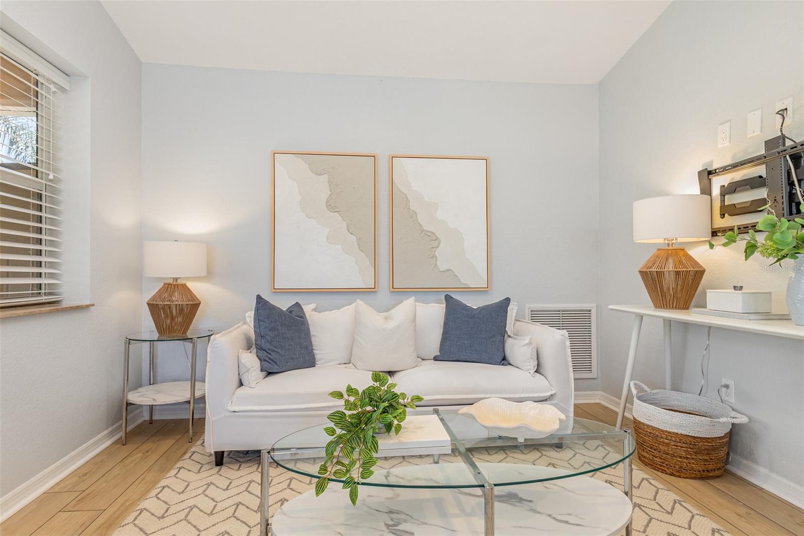 Image 5 of 34 For 751 Meandering Way