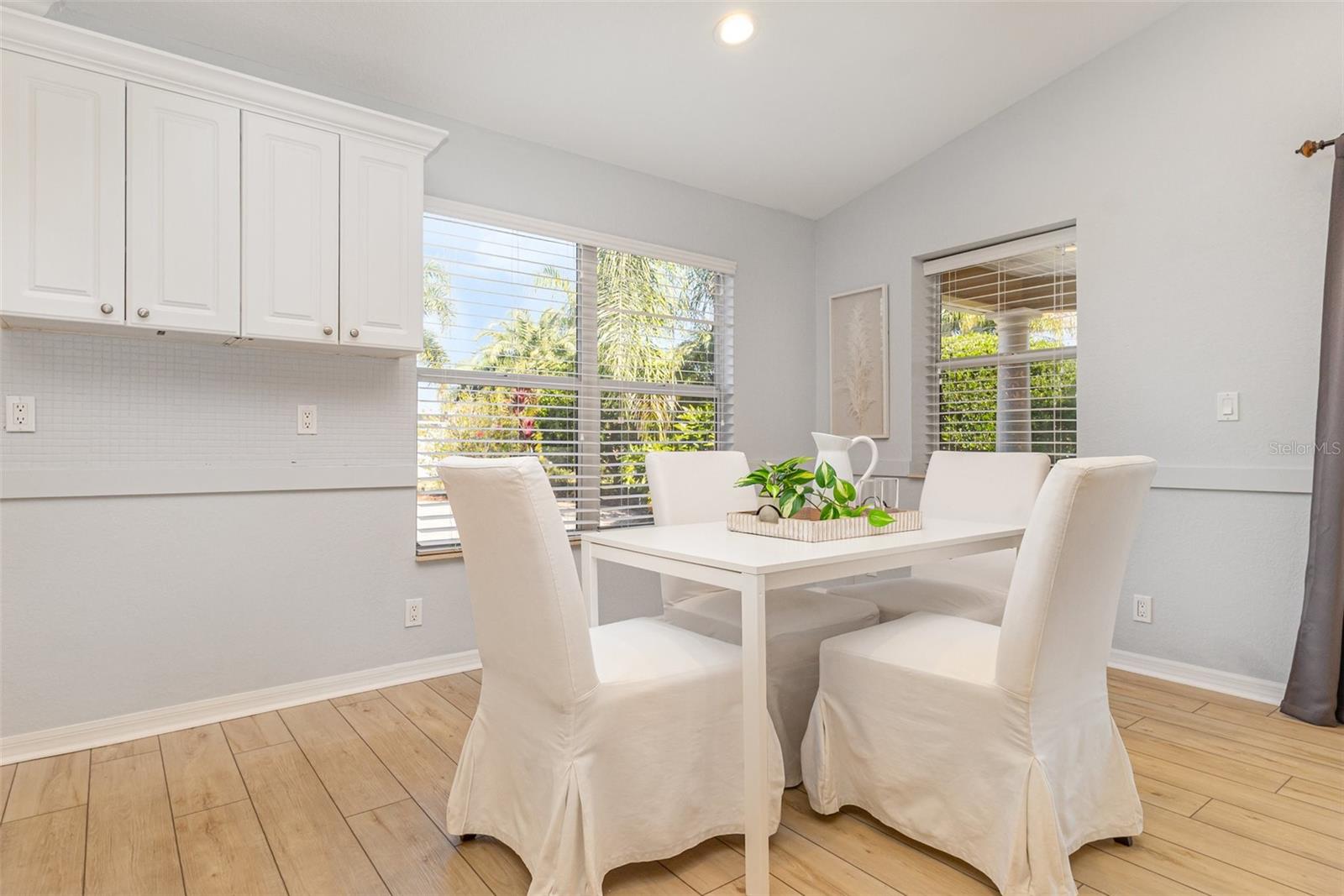 Image 9 of 34 For 751 Meandering Way