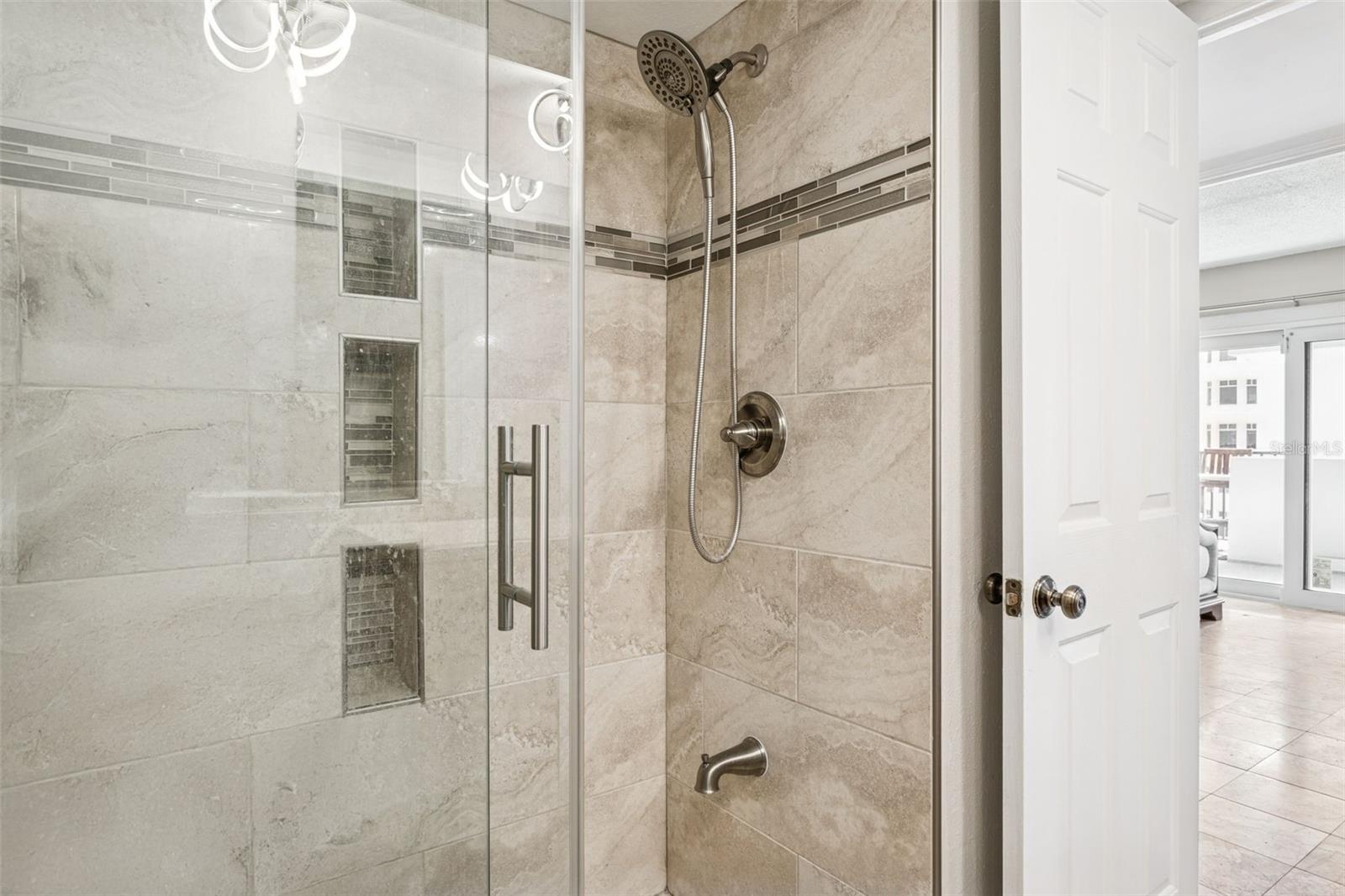 Image 19 of 43 For 4141 Bayshore Boulevard 1204