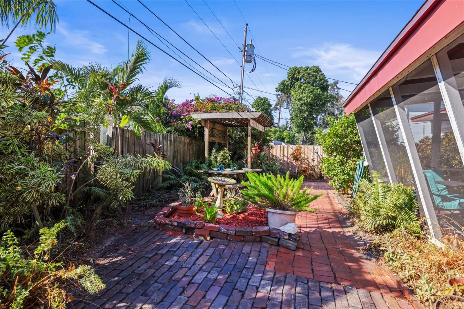 Image 28 of 36 For 13494 Bellewood Avenue