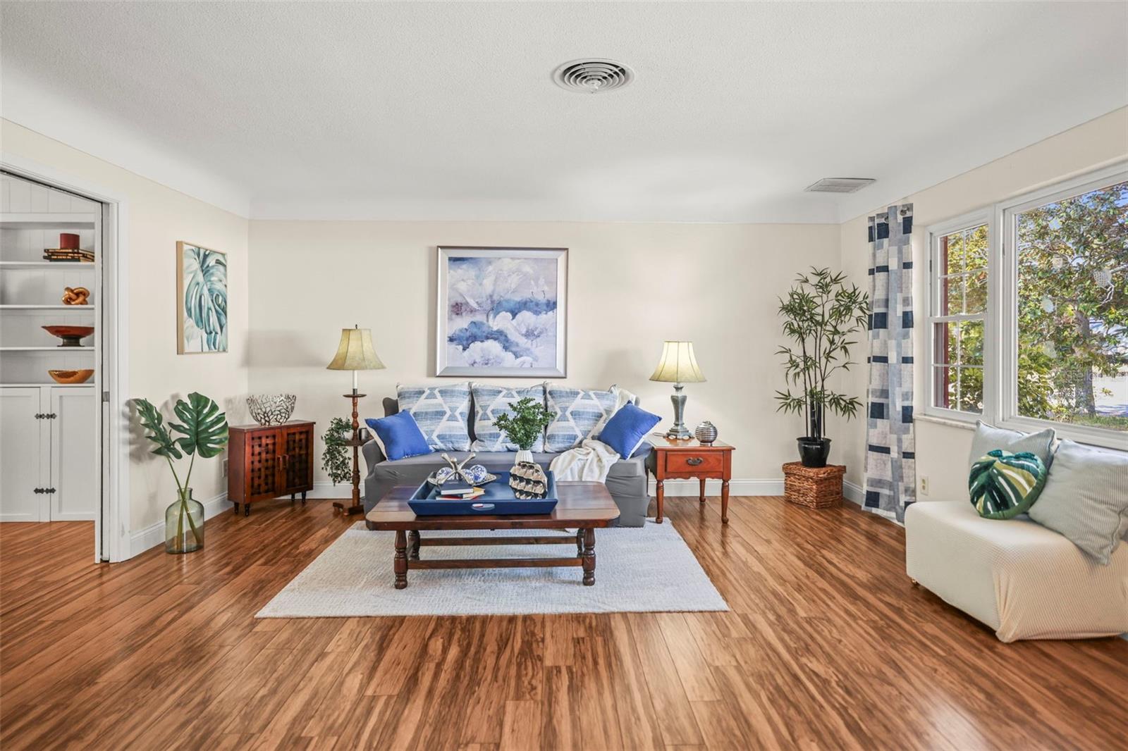 Image 4 of 36 For 13494 Bellewood Avenue