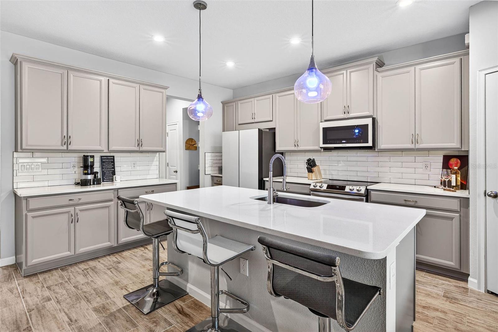 Image 2 of 45 For 25993 Woven Wicker Bend