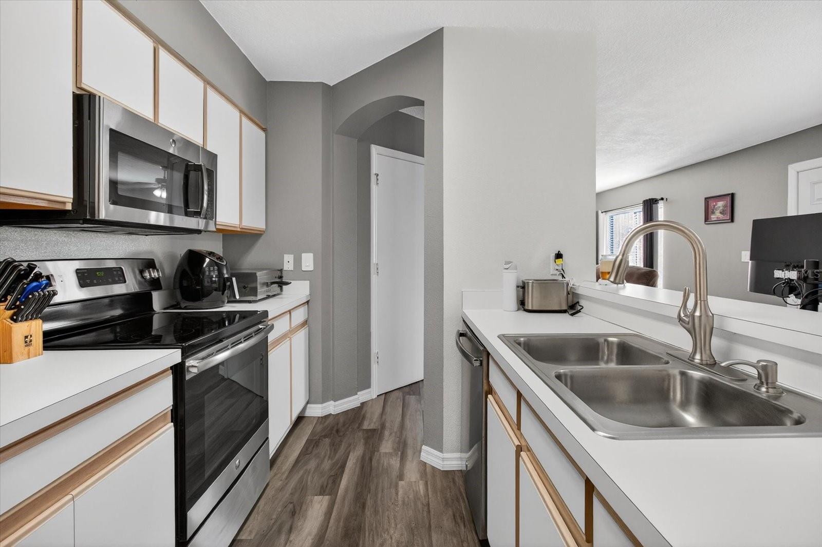 Image 8 of 32 For 2140 Fluorshire Drive