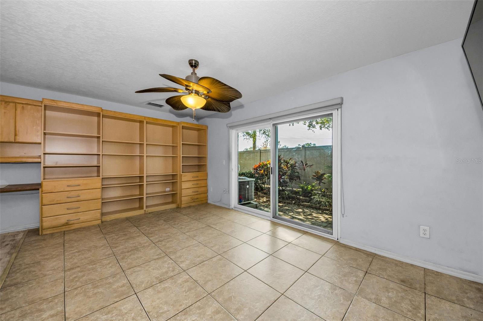 Image 25 of 72 For 2541 Harn Boulevard 4