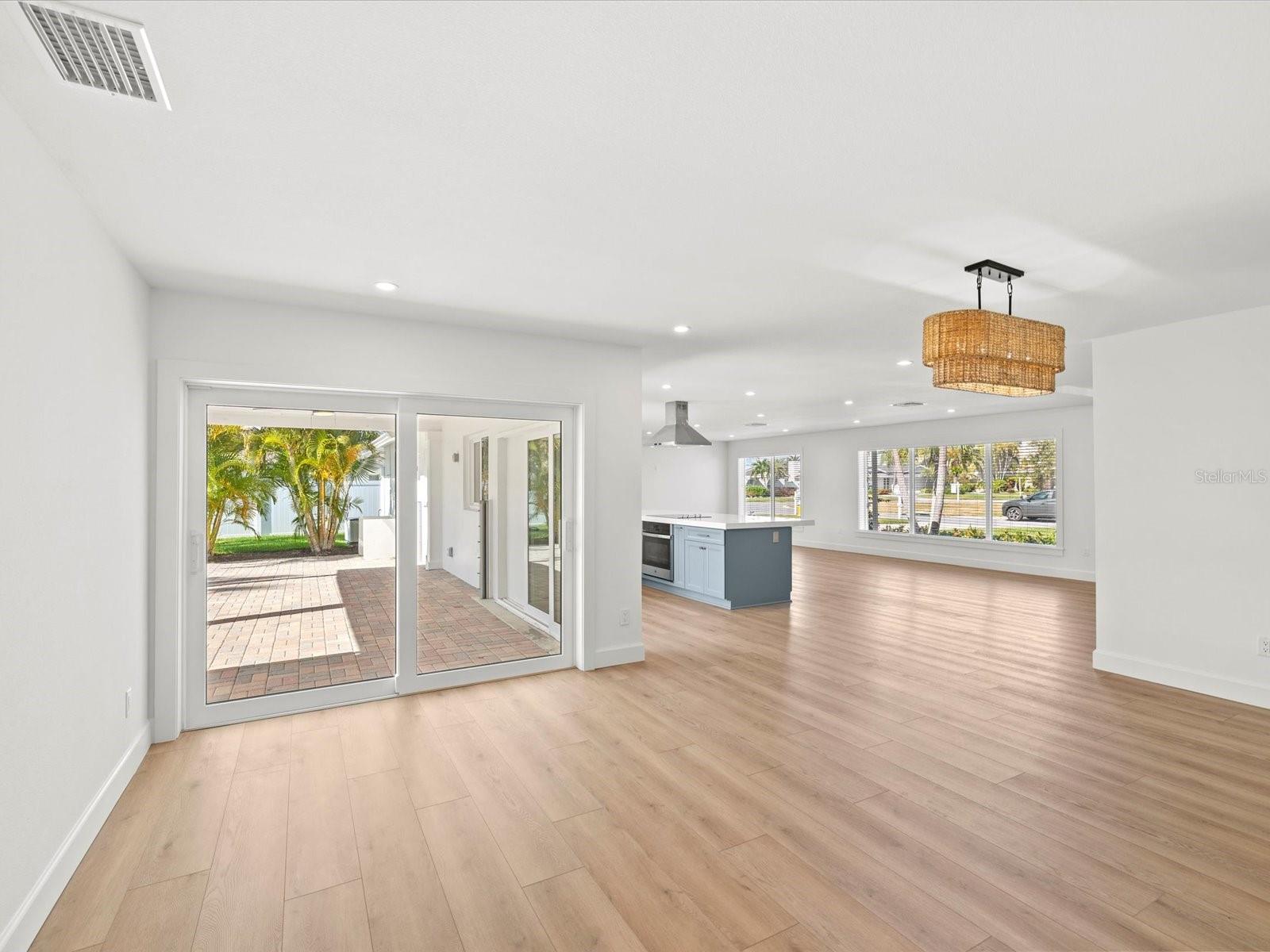 Image 17 of 60 For 819 Jacaranda Drive