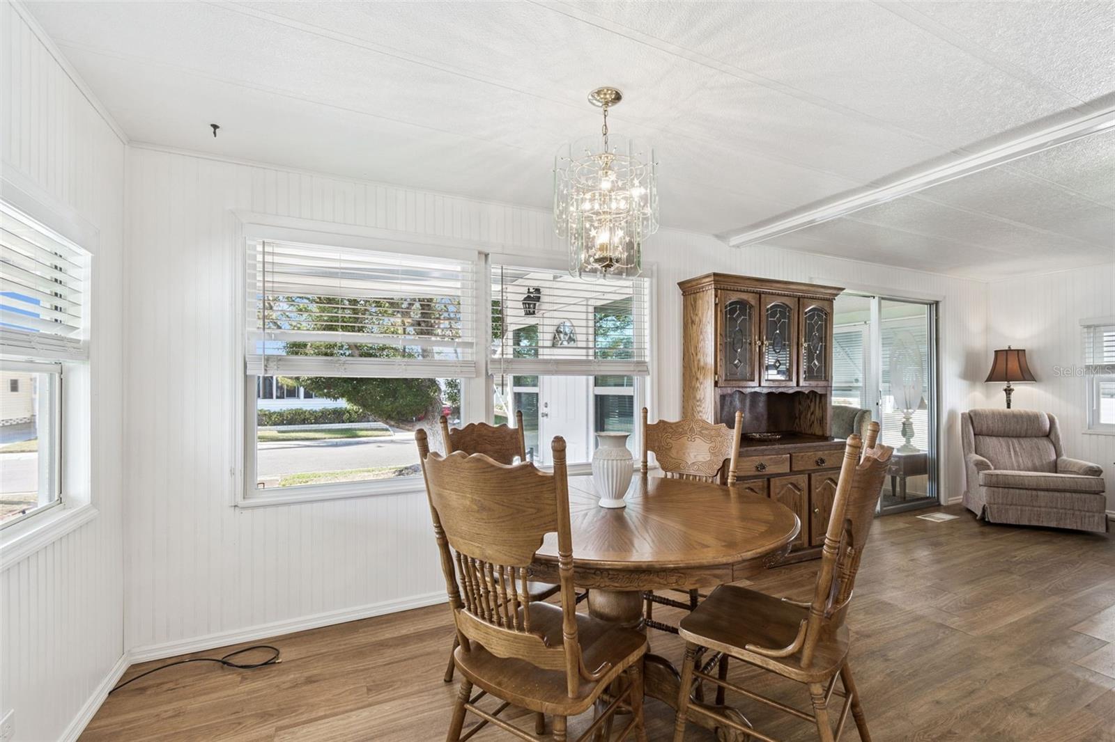 Image 12 of 68 For 1100 Belcher Road S 720