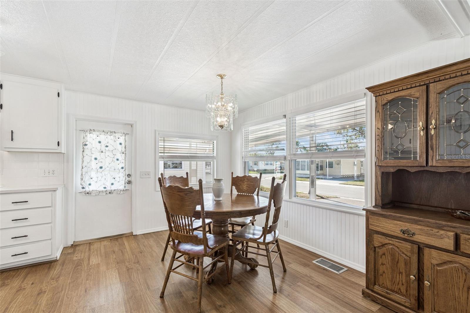 Image 14 of 68 For 1100 Belcher Road S 720