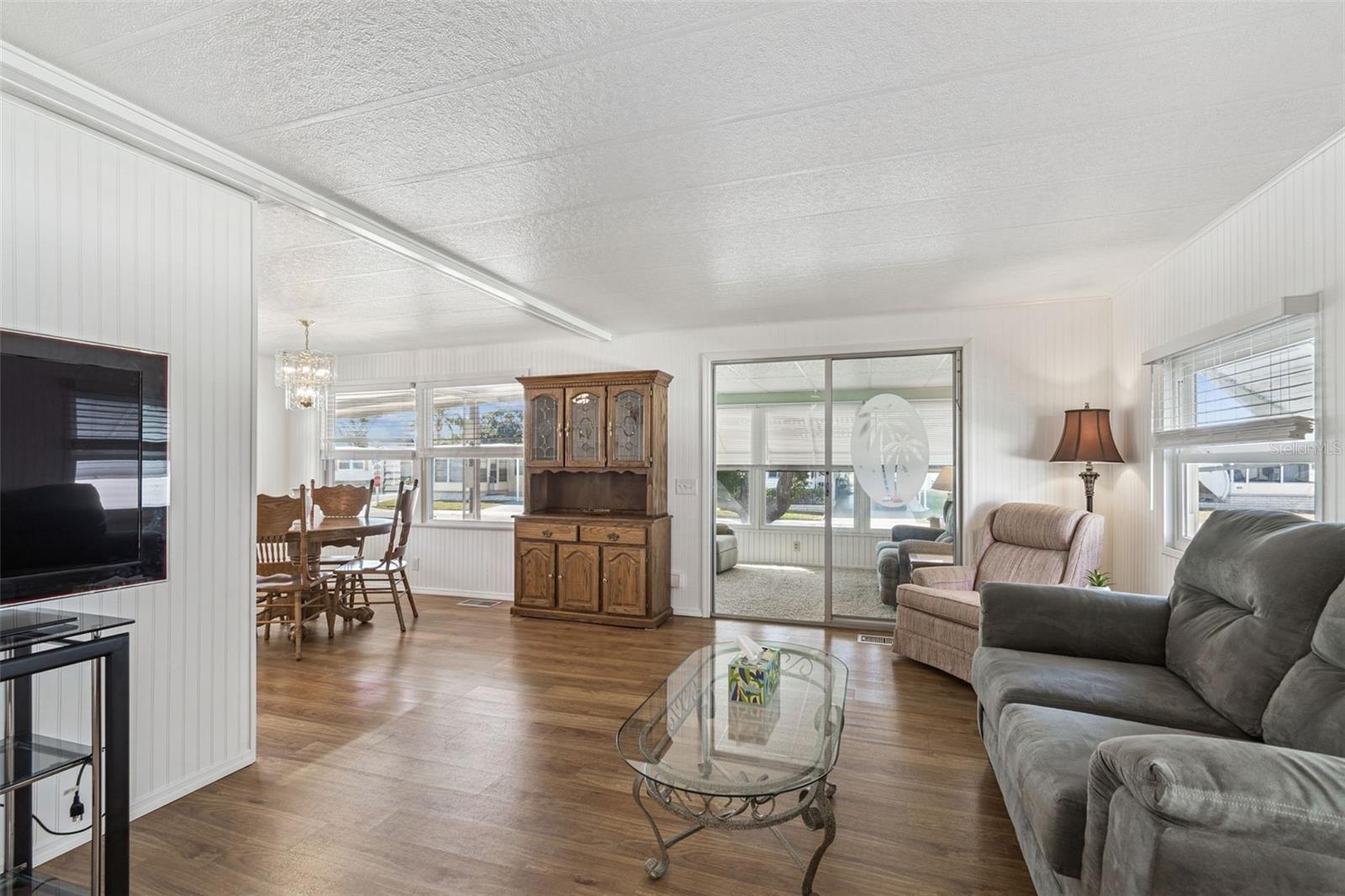 Image 20 of 68 For 1100 Belcher Road S 720