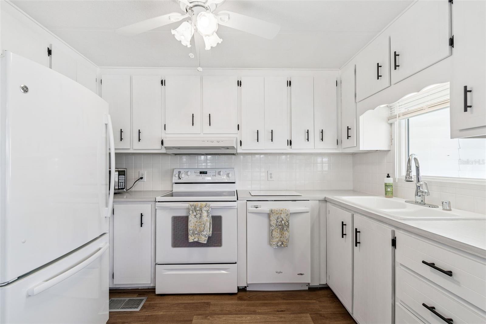 Image 9 of 68 For 1100 Belcher Road S 720