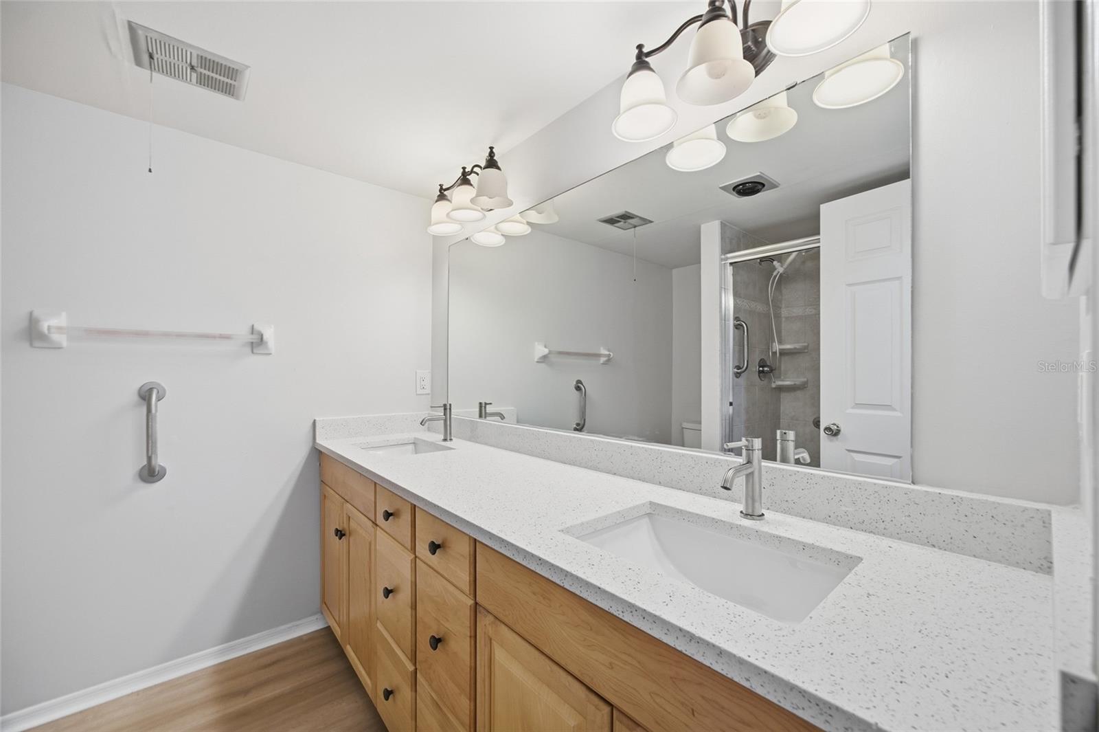 Image 16 of 25 For 4859 Independence