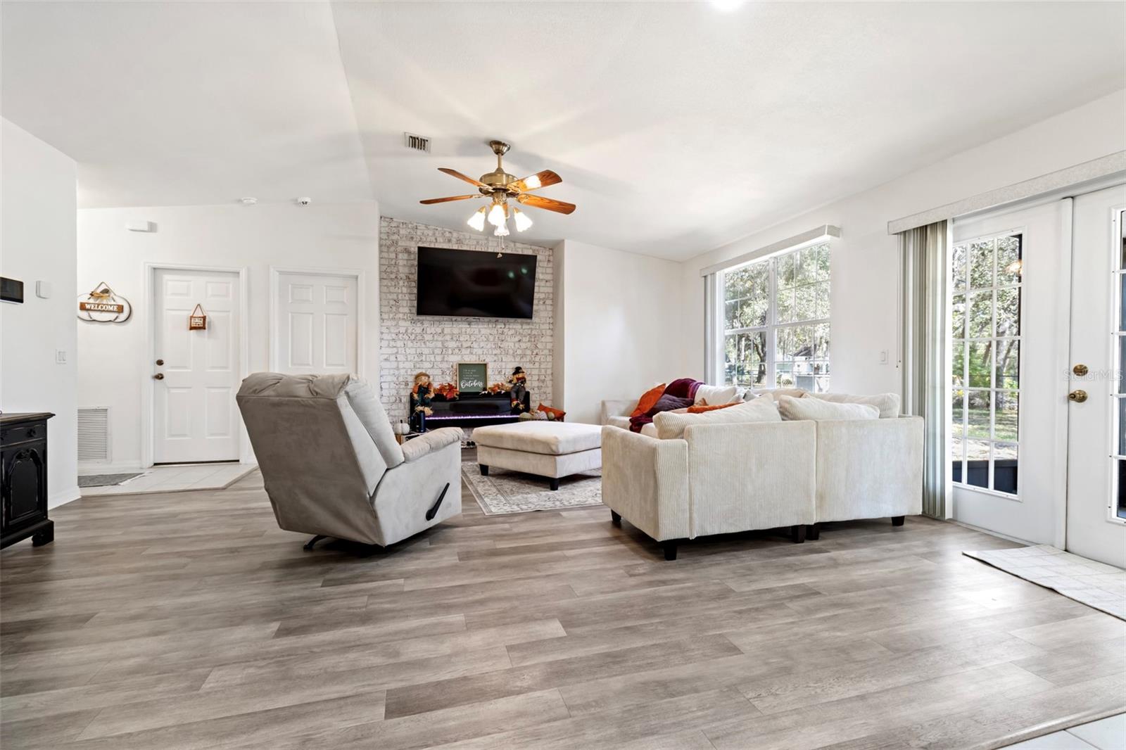 Image 11 of 30 For 193 Fitzpatrick Avenue