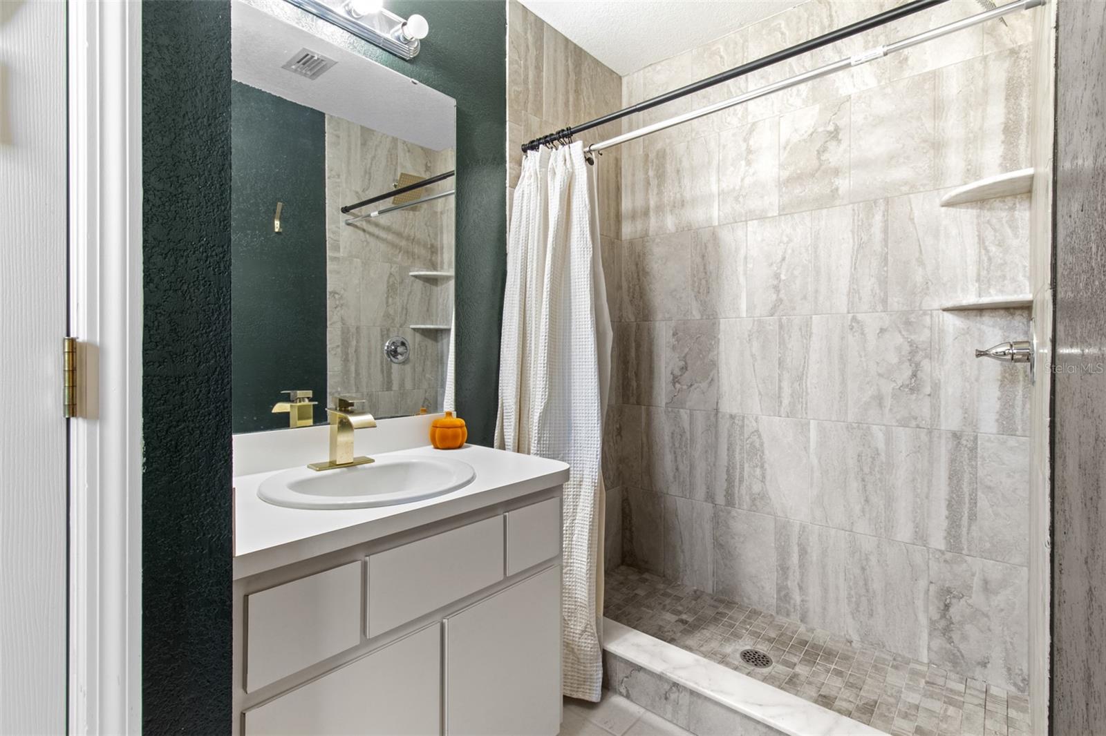 Image 19 of 30 For 193 Fitzpatrick Avenue