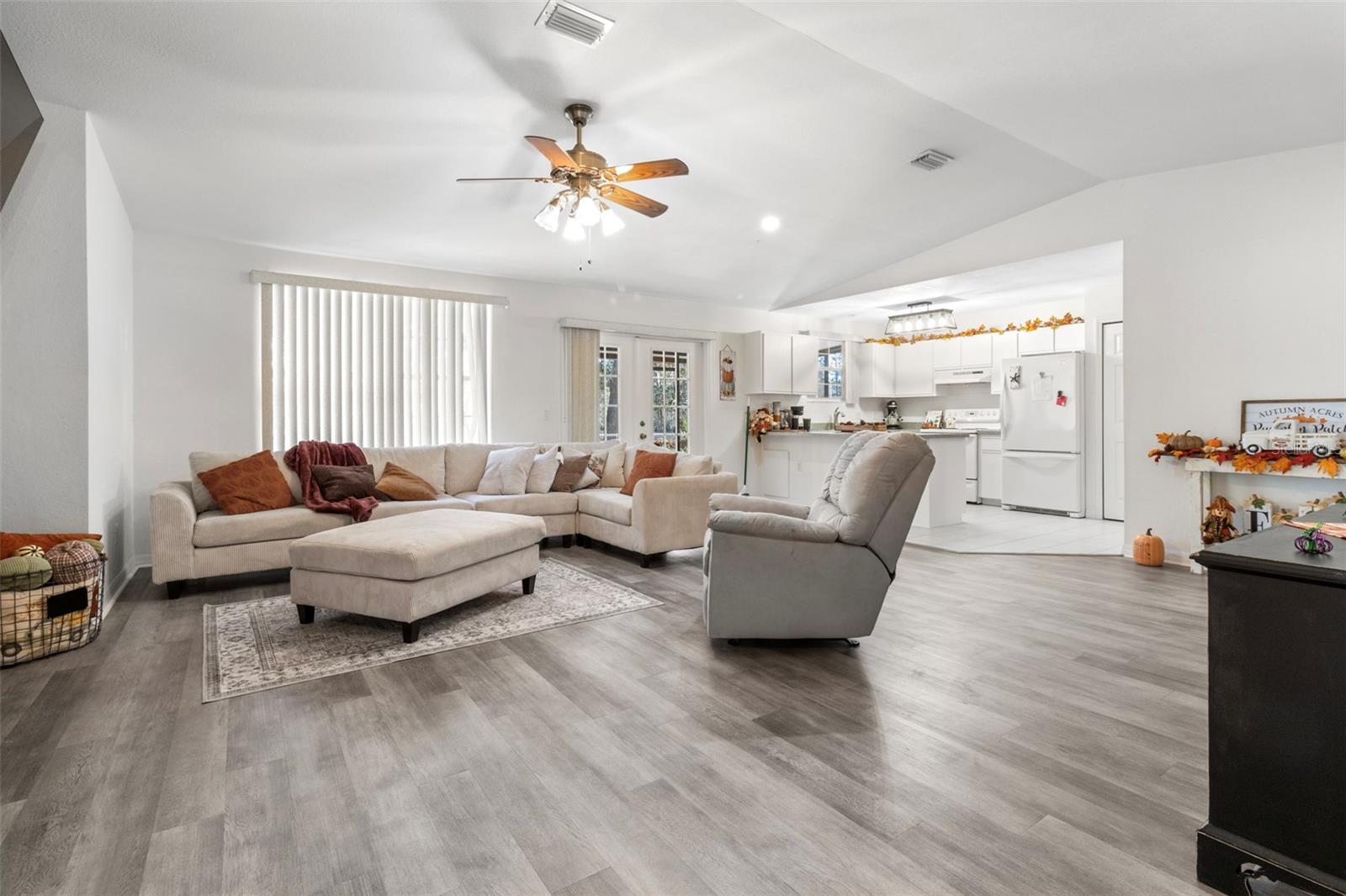 Image 8 of 30 For 193 Fitzpatrick Avenue