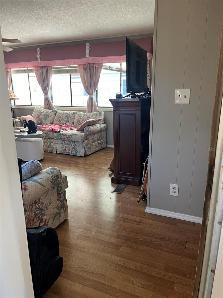 Image 4 of 31 For 3336 Chatford Drive