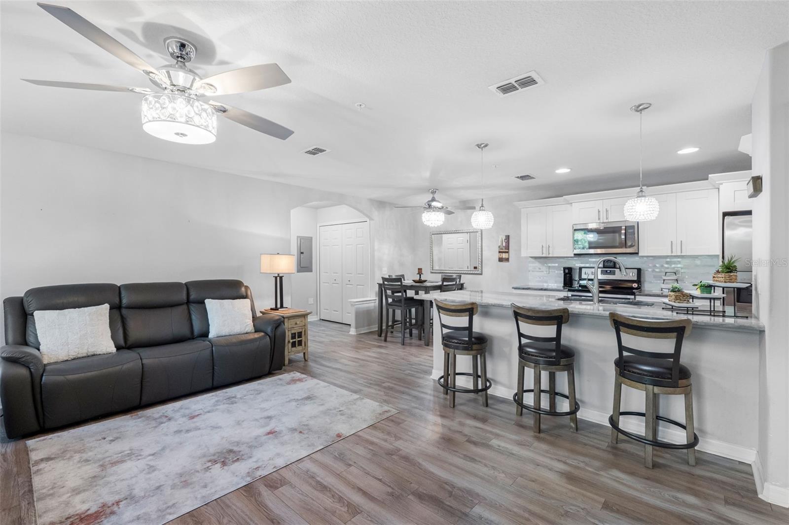 Image 11 of 51 For 5089 Royal Palms Way 202