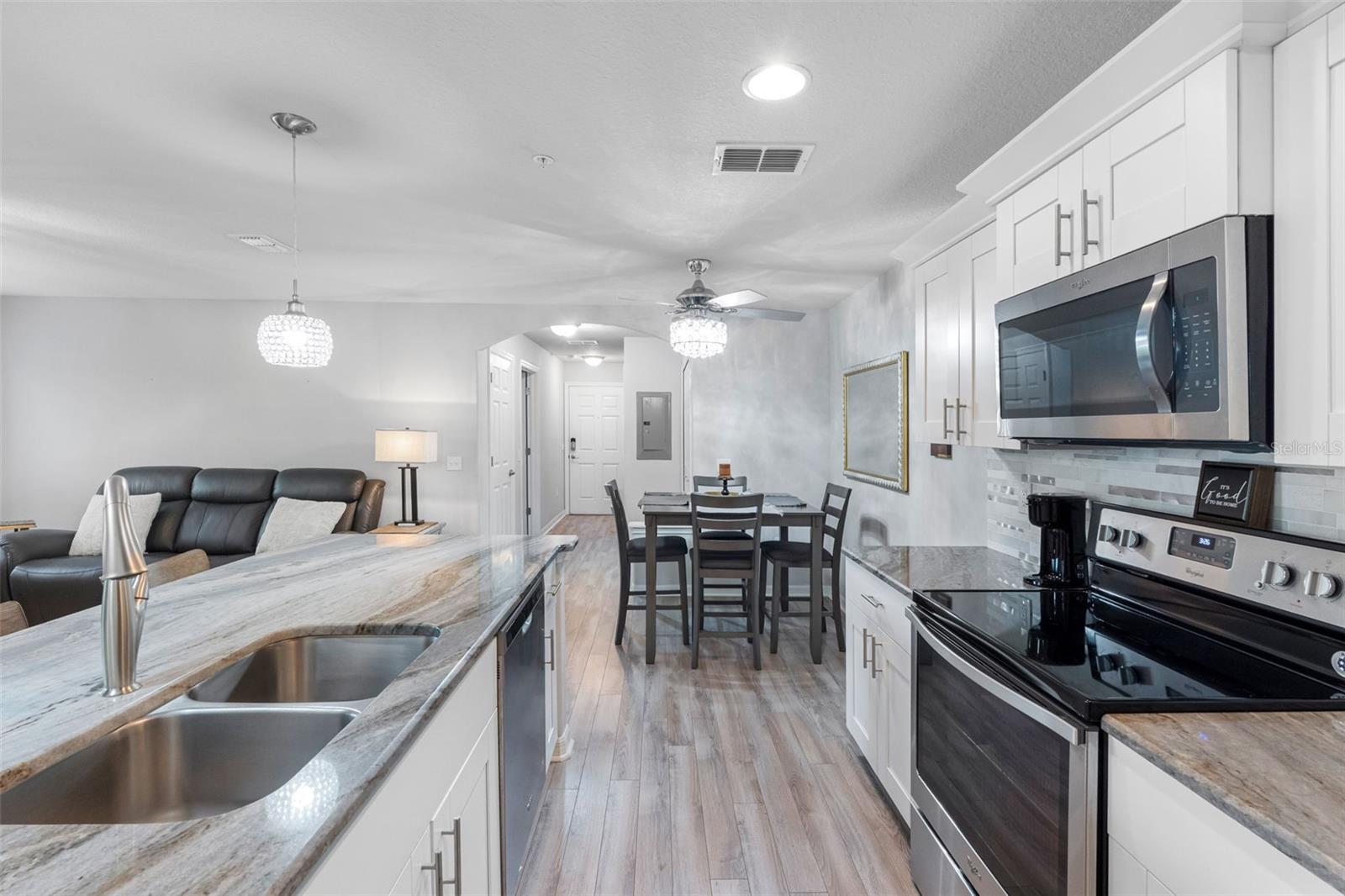 Image 18 of 51 For 5089 Royal Palms Way 202