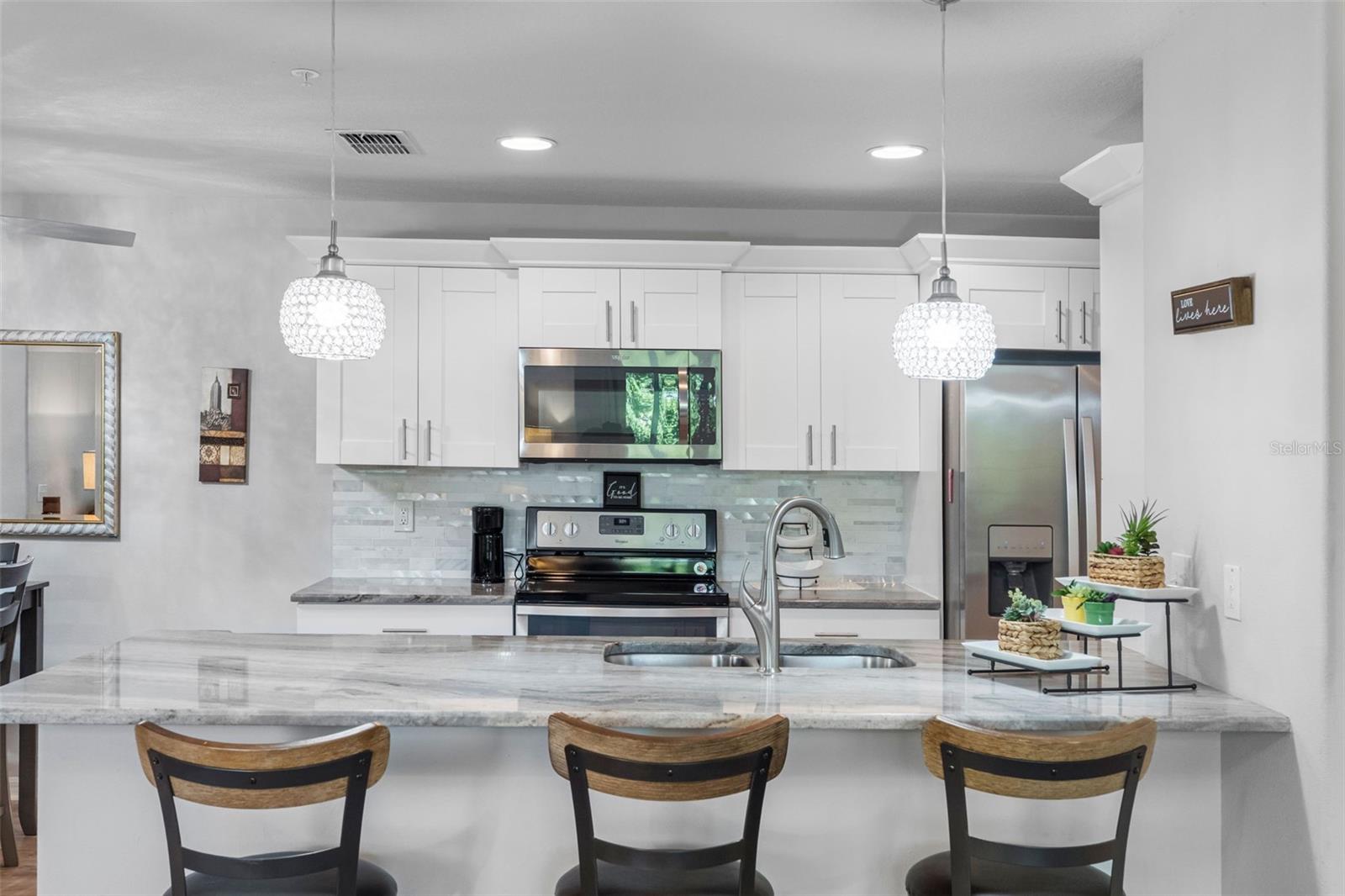 Image 19 of 51 For 5089 Royal Palms Way 202