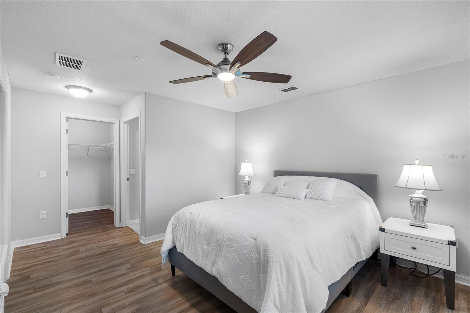 Image 23 of 51 For 5089 Royal Palms Way 202