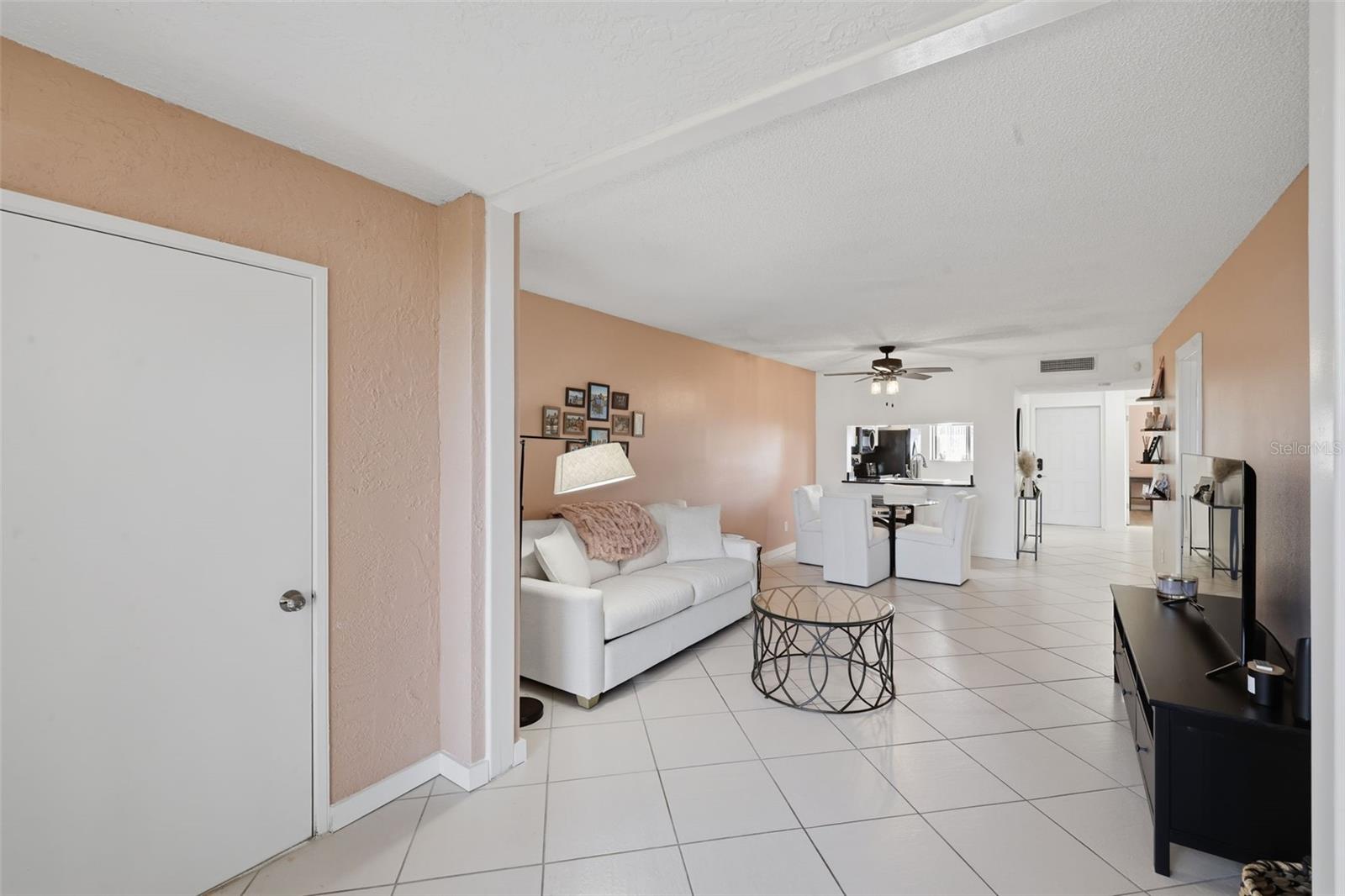 Image 12 of 31 For 2017 Skimmer Court W 411