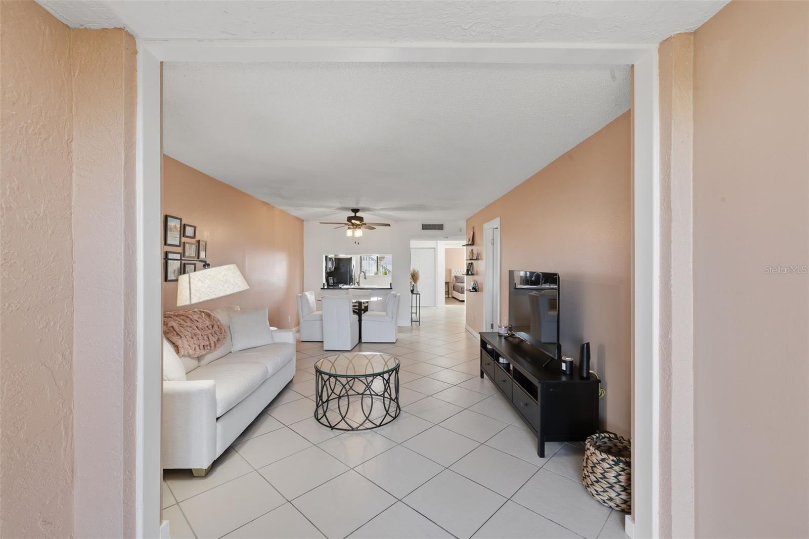 Image 13 of 31 For 2017 Skimmer Court W 411