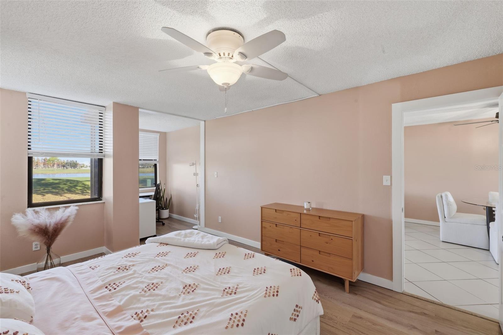 Image 16 of 31 For 2017 Skimmer Court W 411