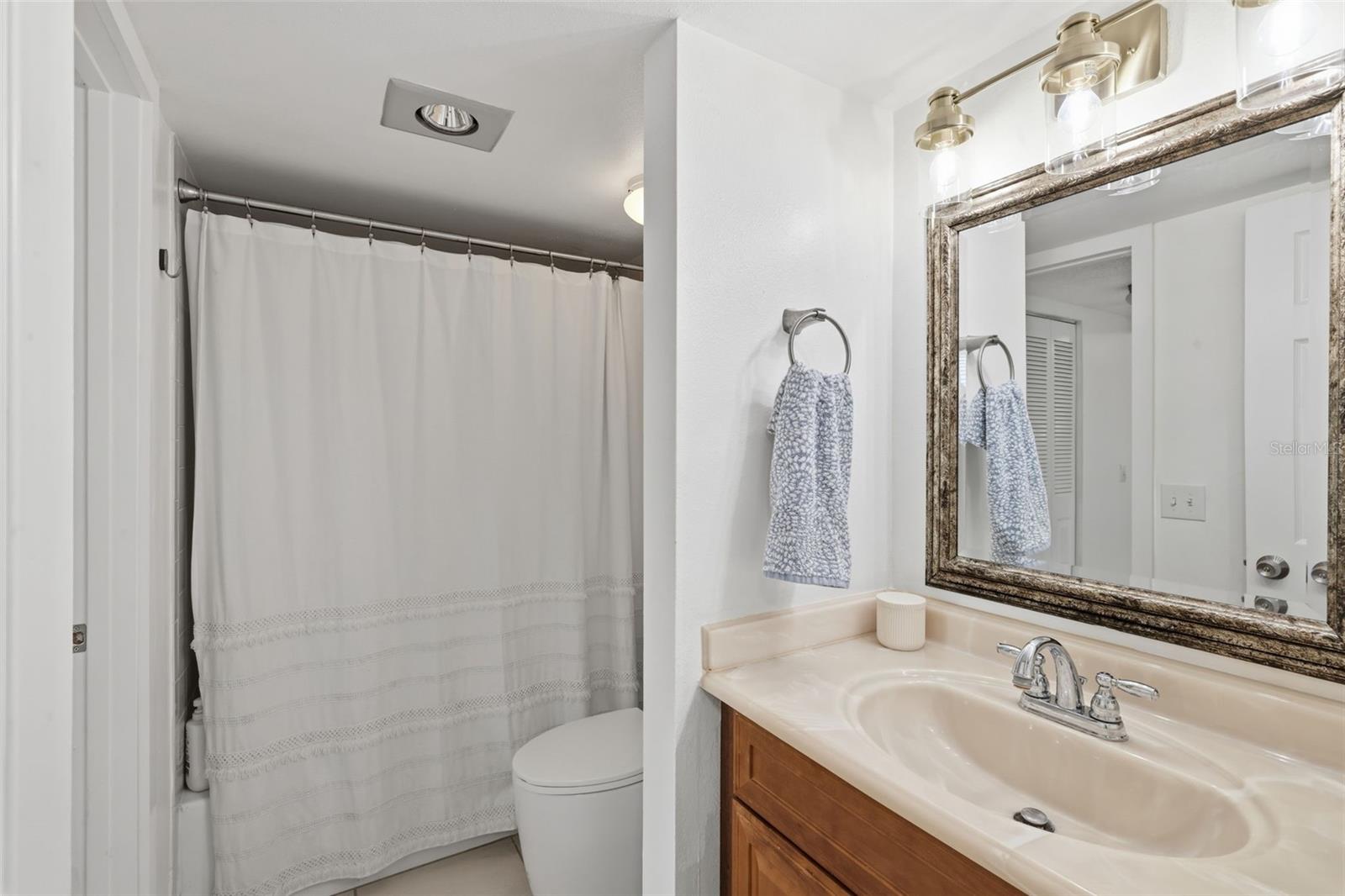 Image 18 of 31 For 2017 Skimmer Court W 411