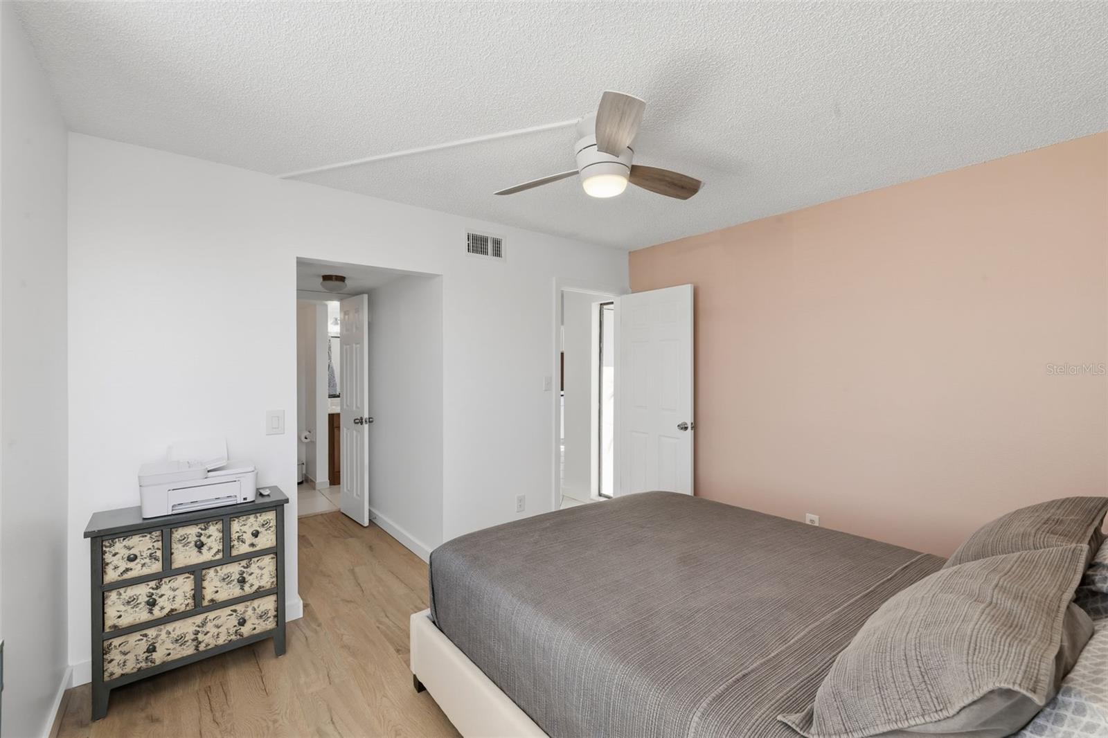 Image 20 of 31 For 2017 Skimmer Court W 411