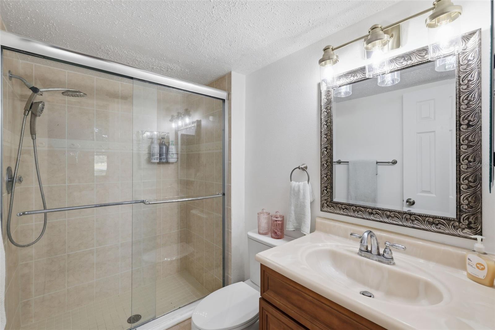 Image 21 of 31 For 2017 Skimmer Court W 411