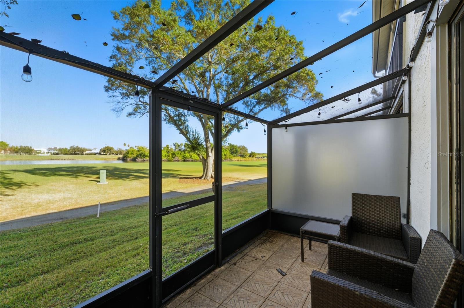 Image 24 of 31 For 2017 Skimmer Court W 411