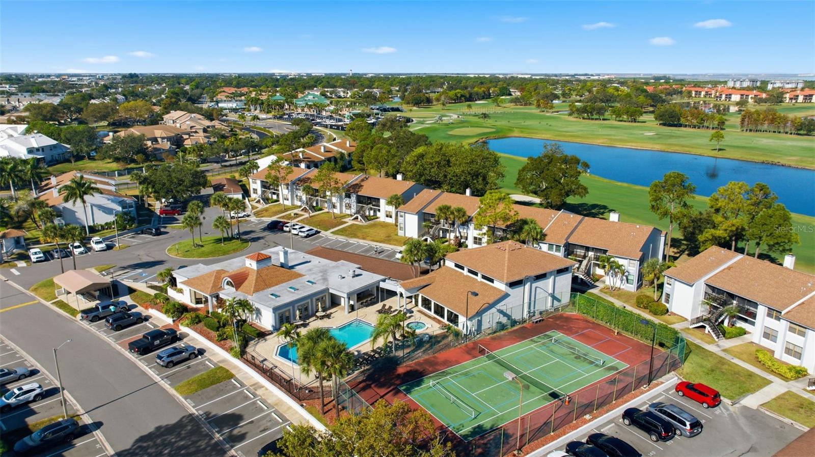 Image 28 of 31 For 2017 Skimmer Court W 411