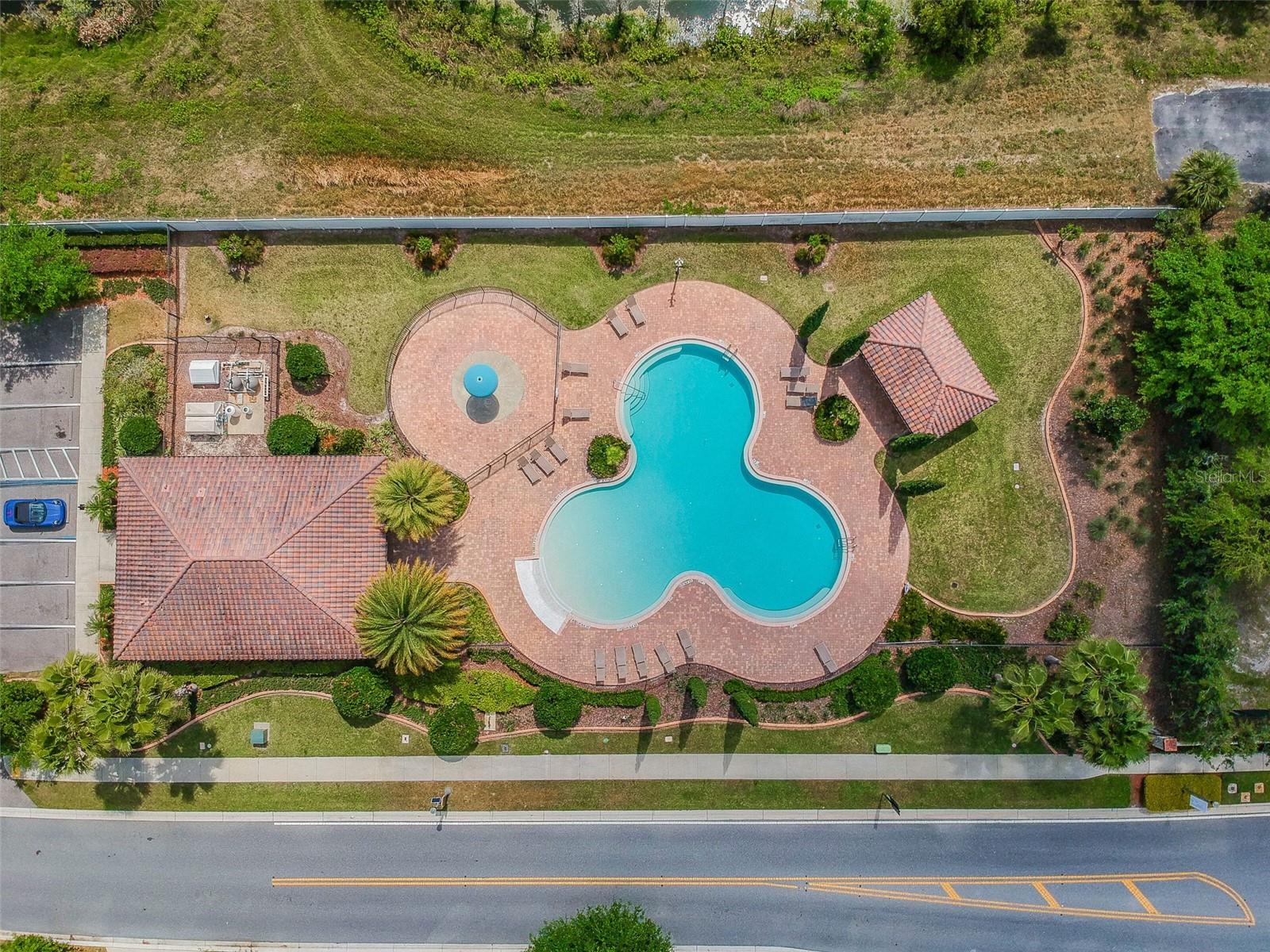 Listing photo id 70 for 2961 Calvano Drive