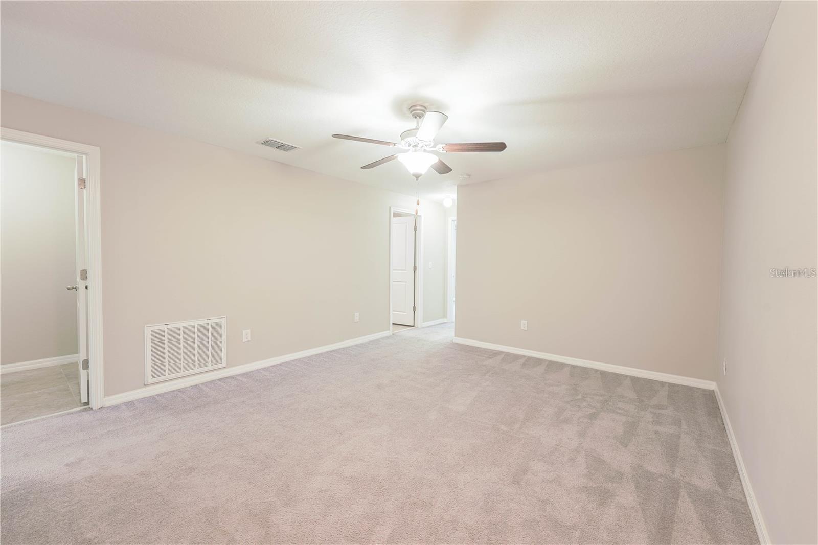 Image 14 of 37 For 10685 Lake Montauk Drive