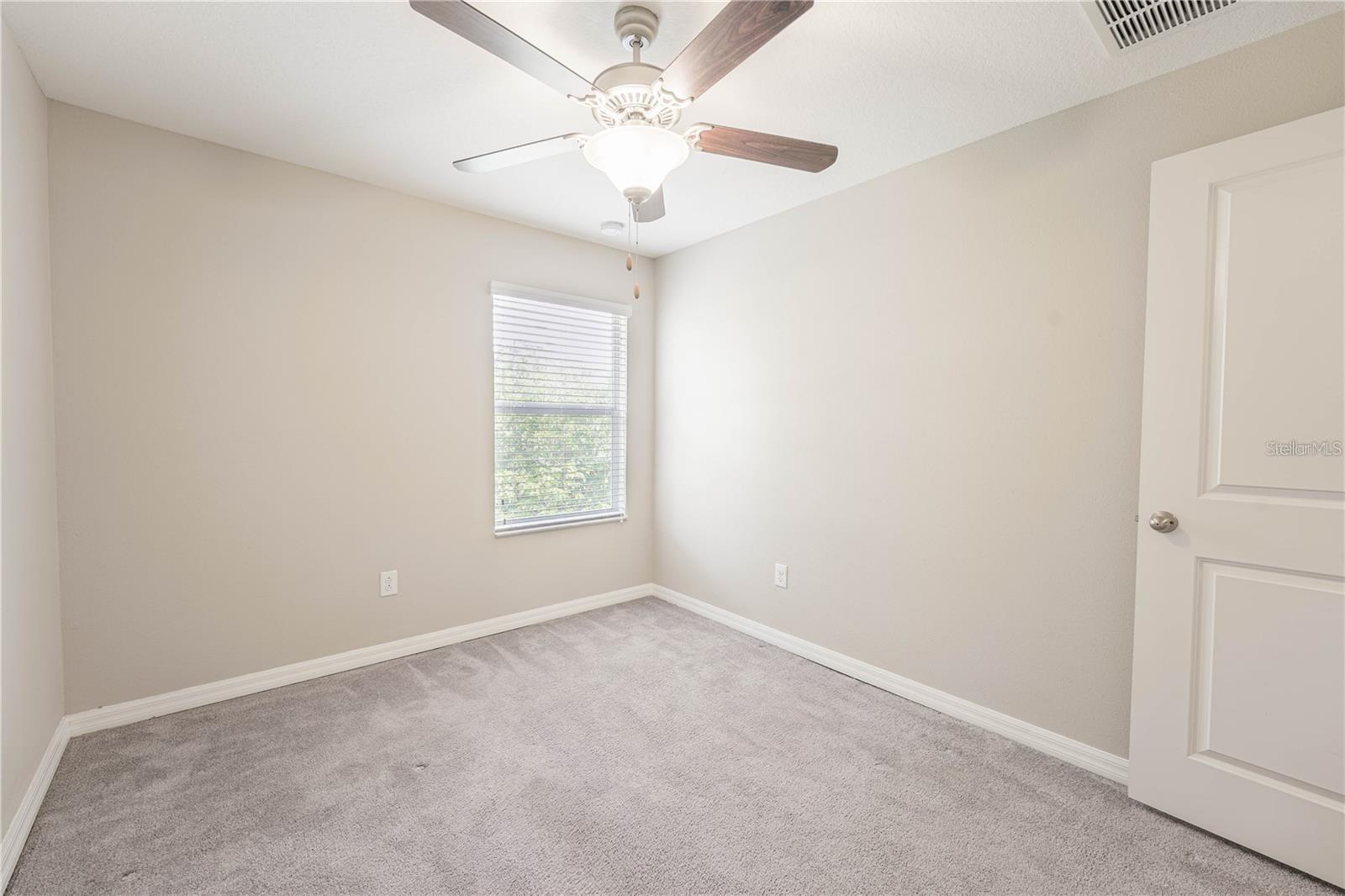 Image 20 of 37 For 10685 Lake Montauk Drive