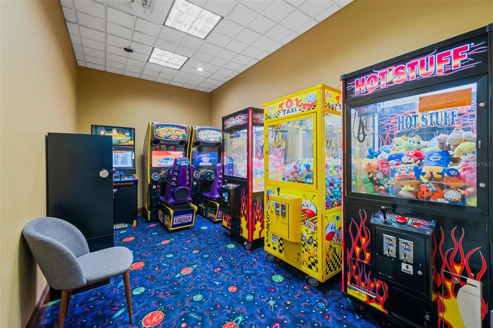 Image 5 of 14 For 8303 Palm Parkway 406