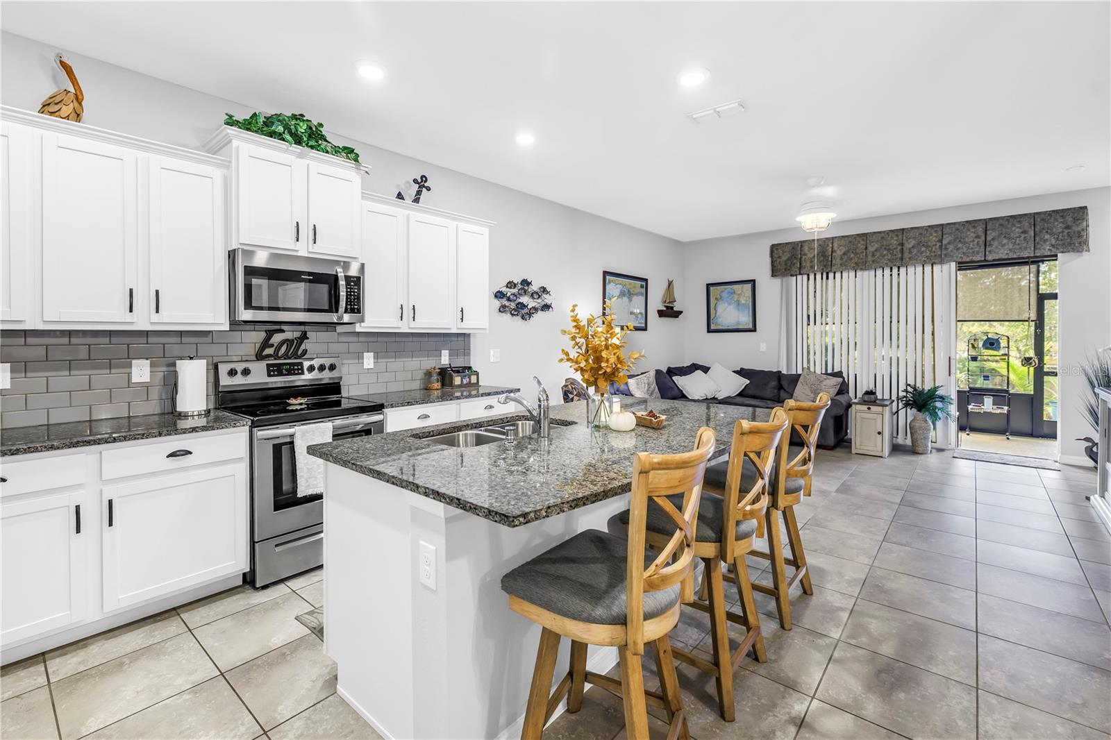 Image 15 of 56 For 8637 Daydream Street