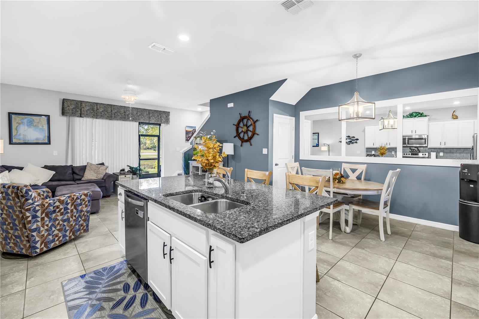 Image 17 of 56 For 8637 Daydream Street