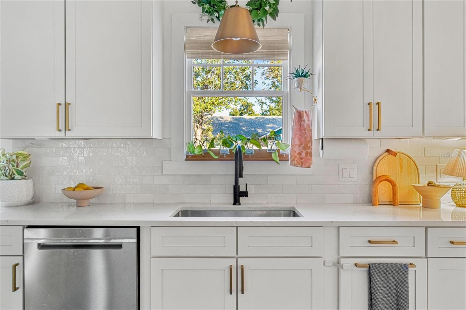 Image 18 of 47 For 2101 Burlington Avenue N