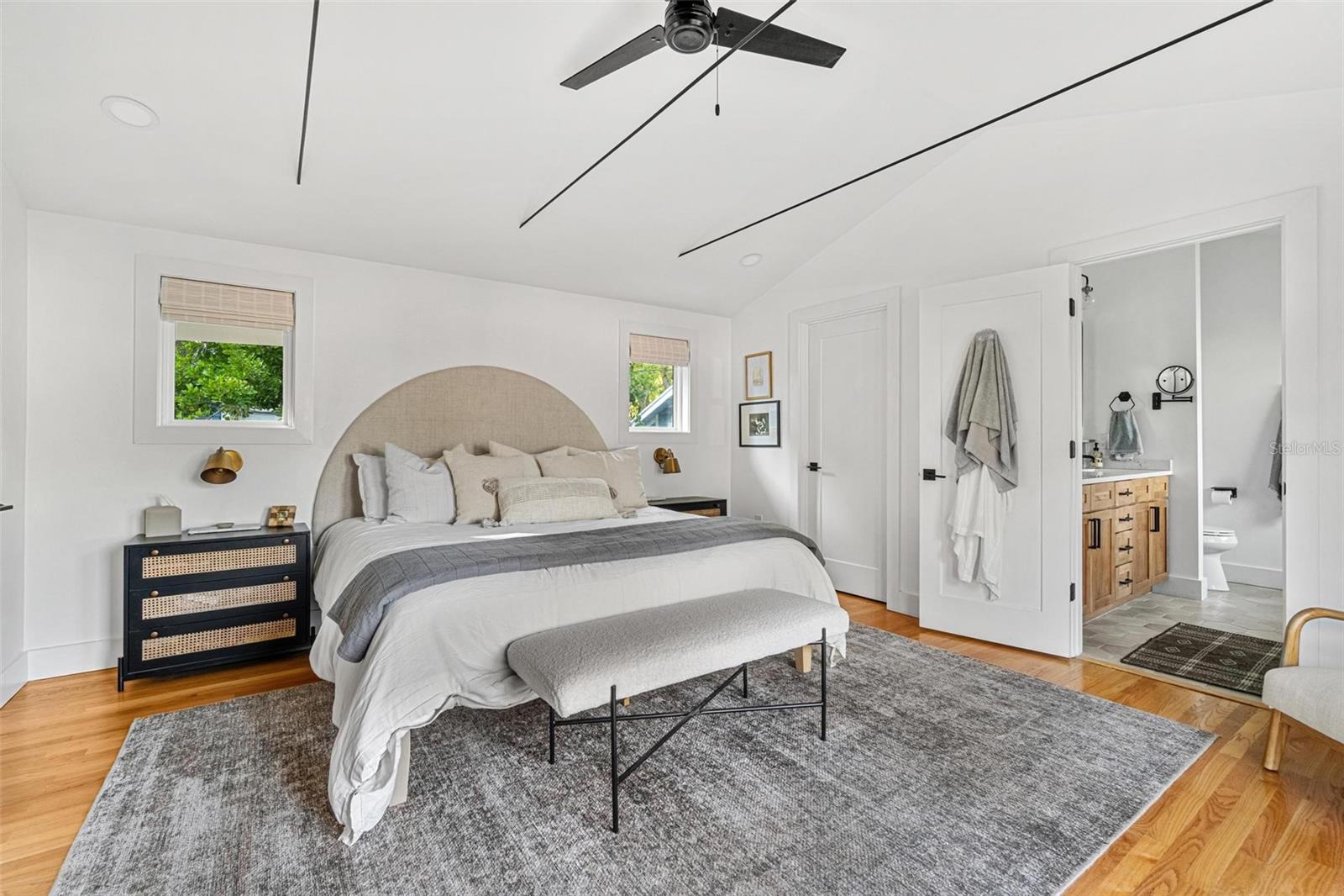 Image 28 of 47 For 2101 Burlington Avenue N