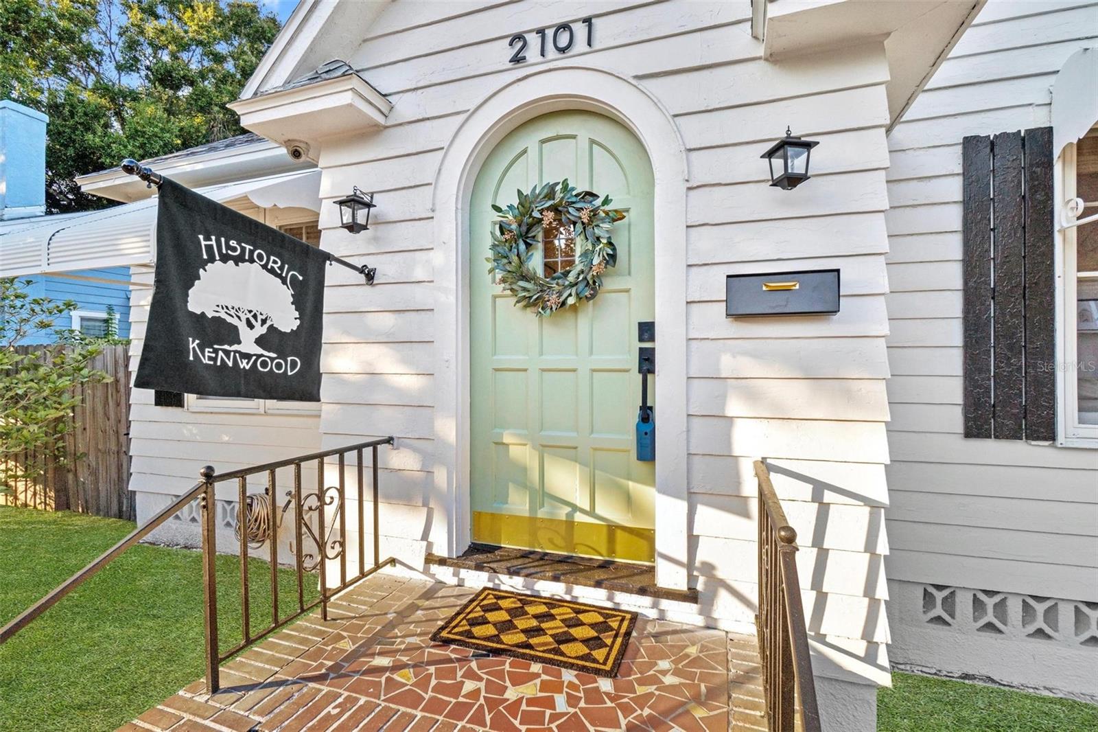 Image 3 of 47 For 2101 Burlington Avenue N