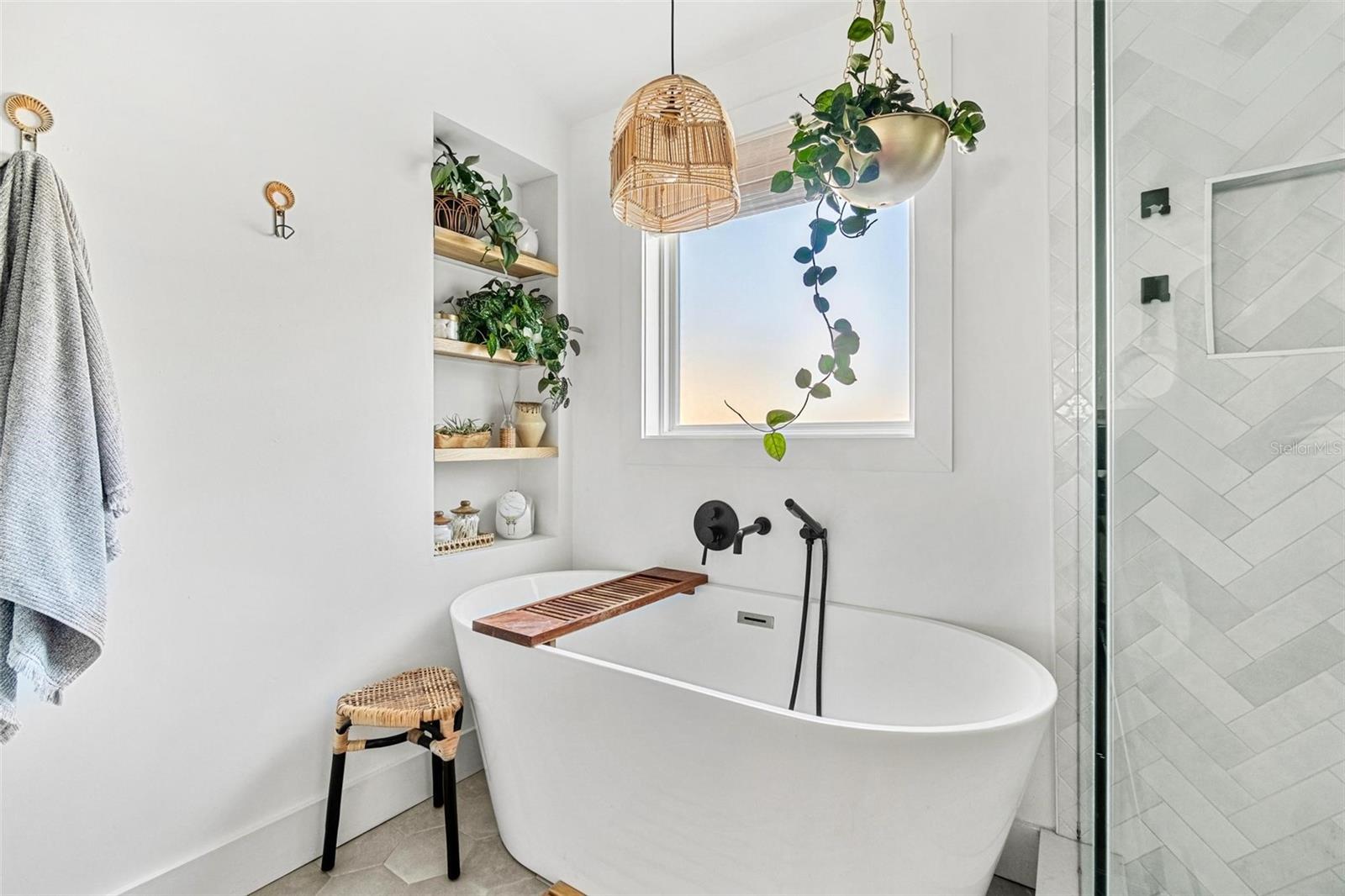 Image 30 of 47 For 2101 Burlington Avenue N