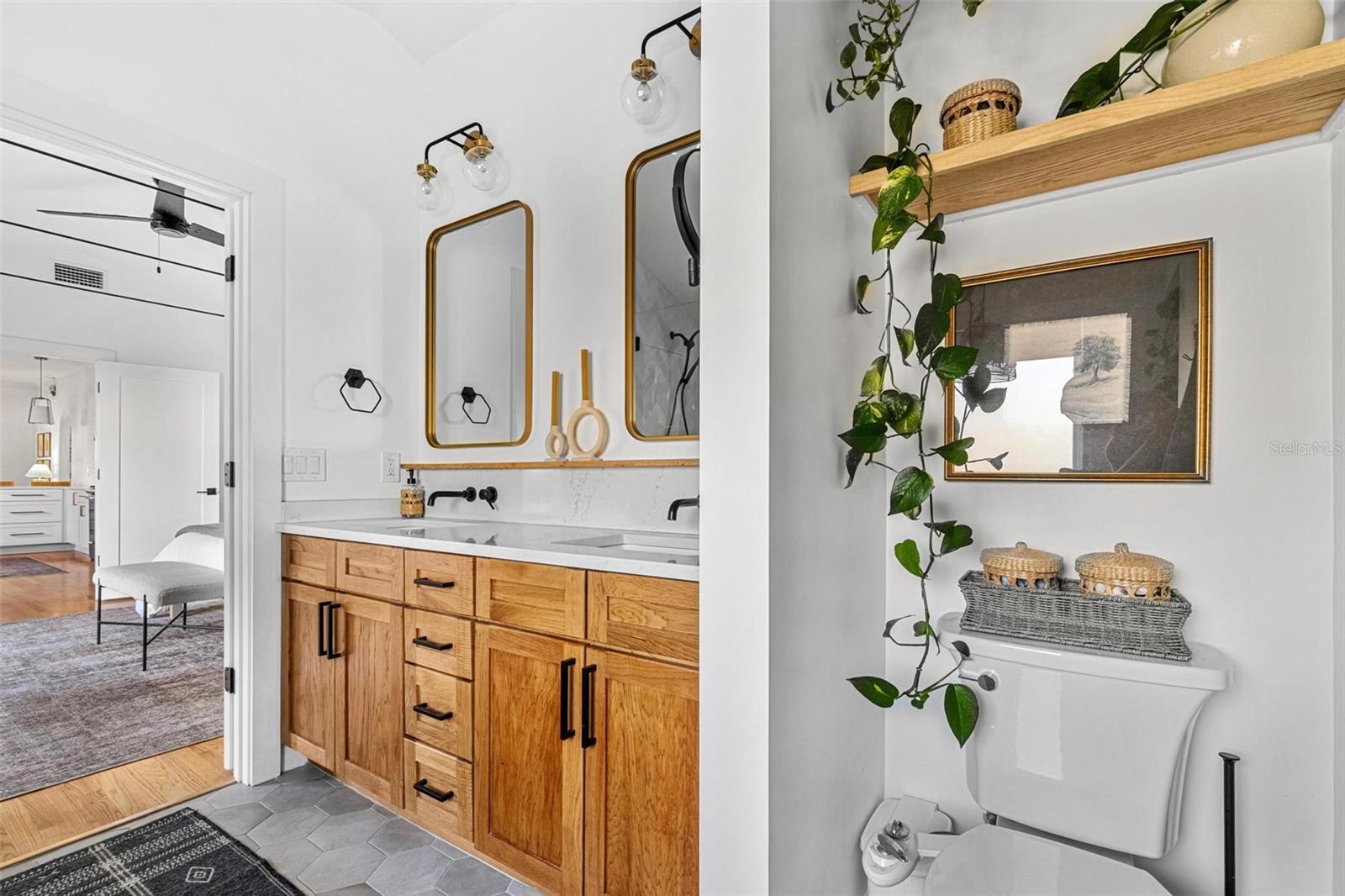 Image 32 of 47 For 2101 Burlington Avenue N