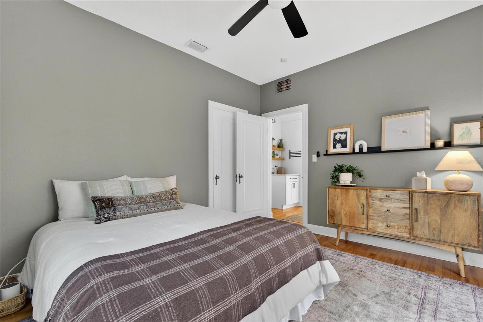 Image 38 of 47 For 2101 Burlington Avenue N