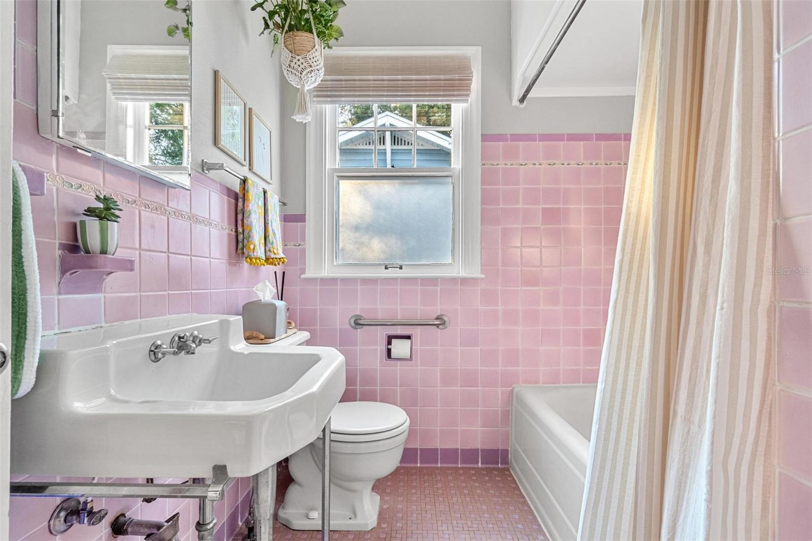 Image 39 of 47 For 2101 Burlington Avenue N