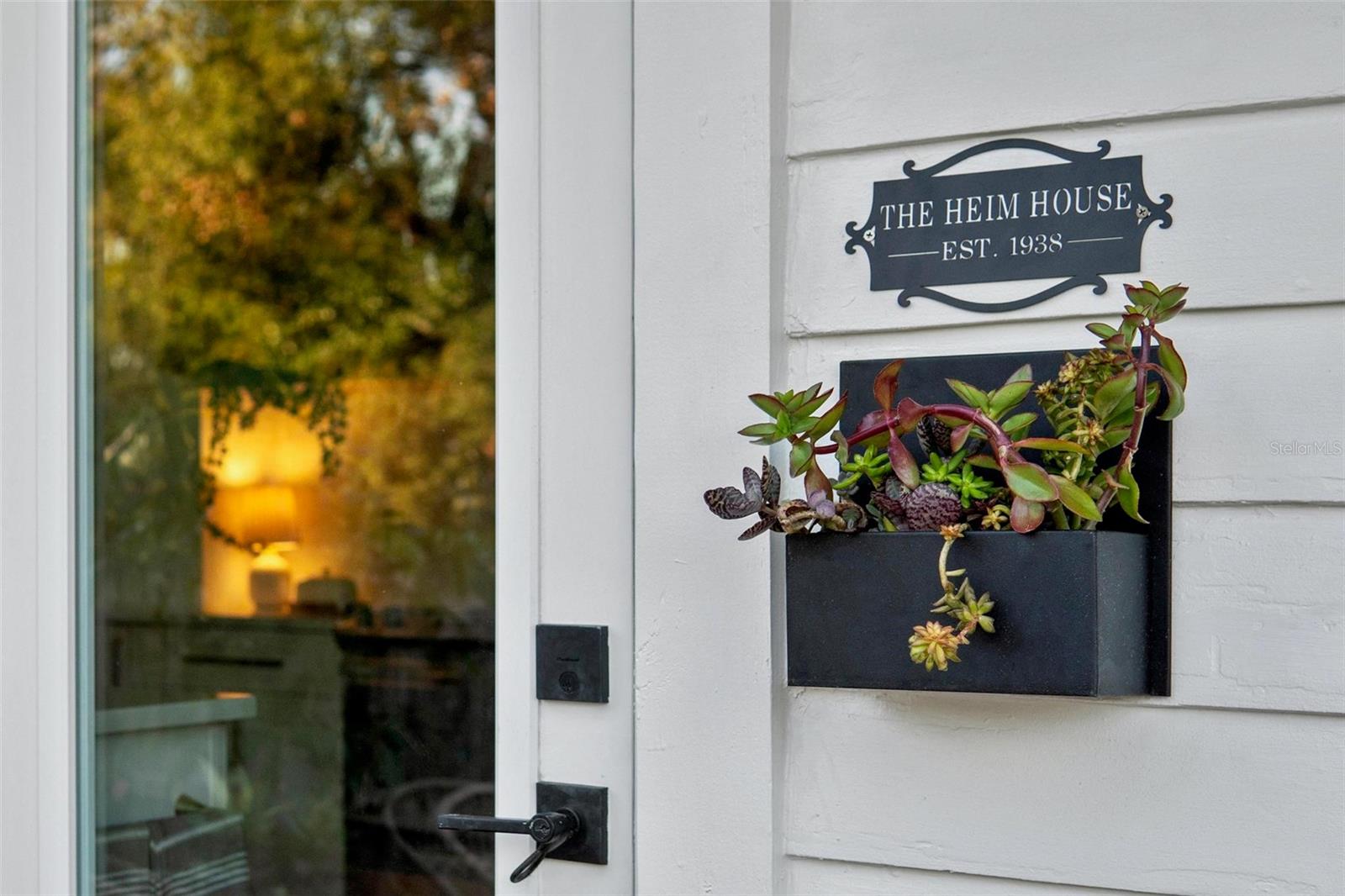 Image 4 of 47 For 2101 Burlington Avenue N