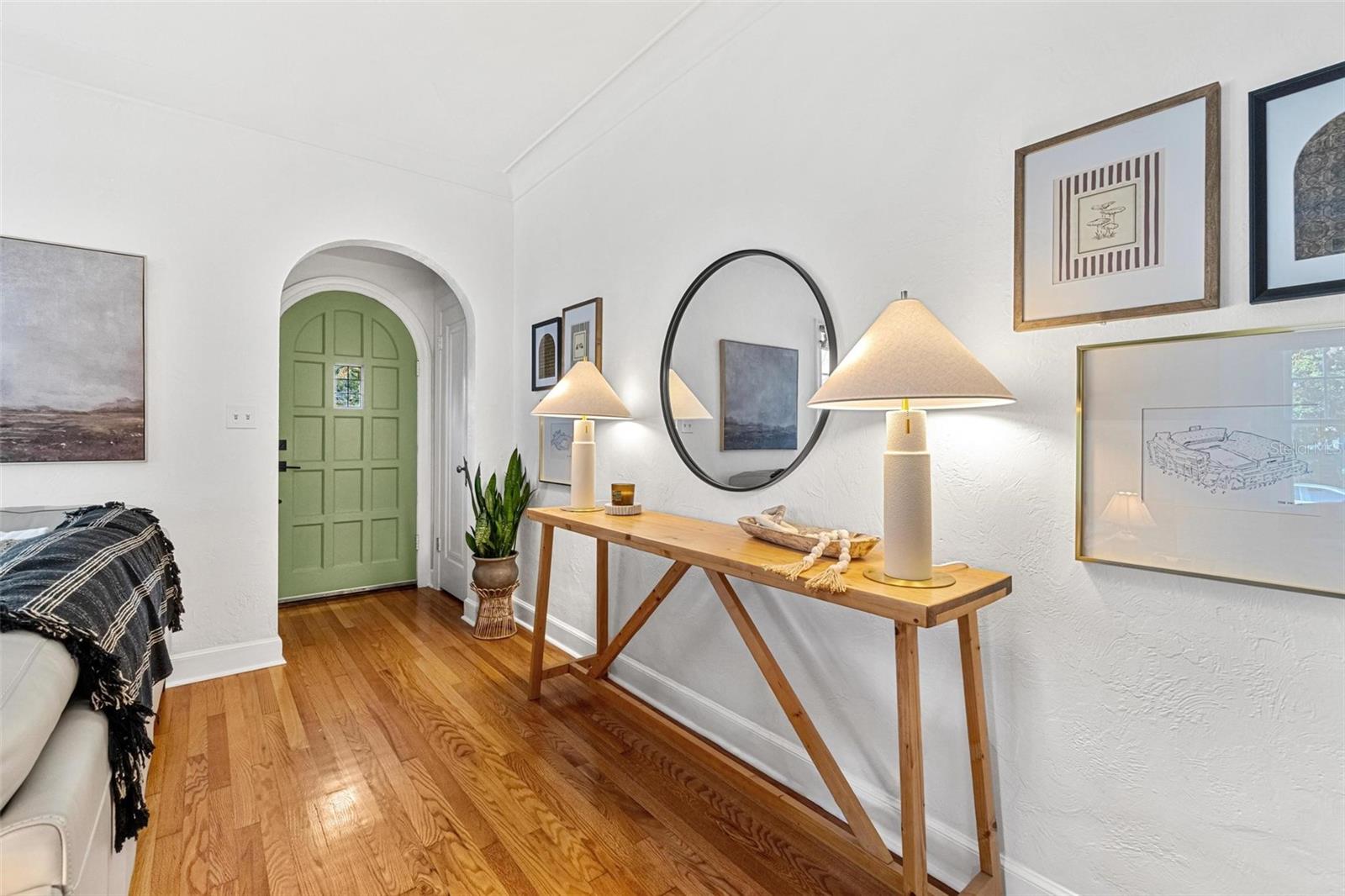 Image 5 of 47 For 2101 Burlington Avenue N