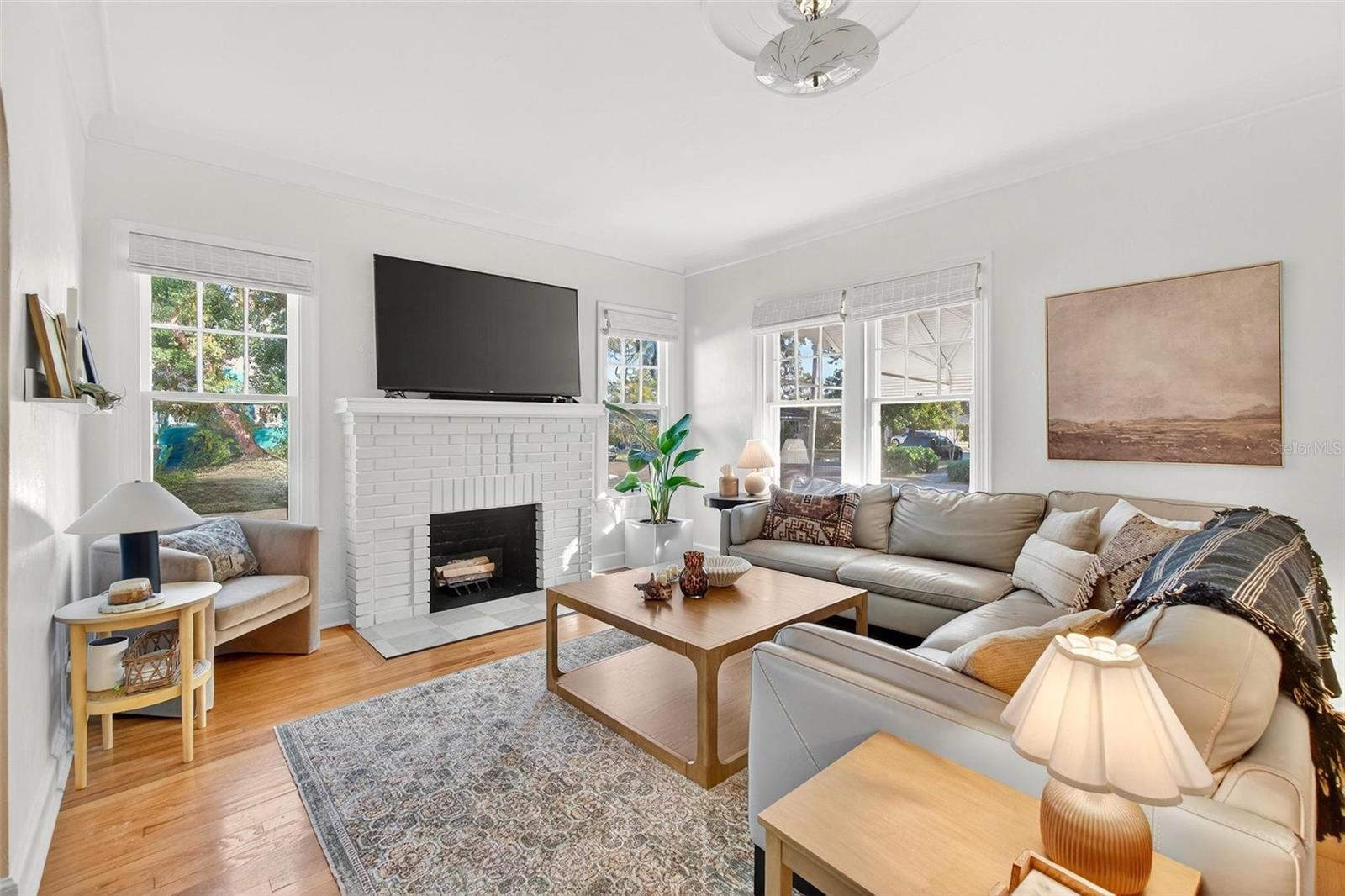 Image 6 of 47 For 2101 Burlington Avenue N