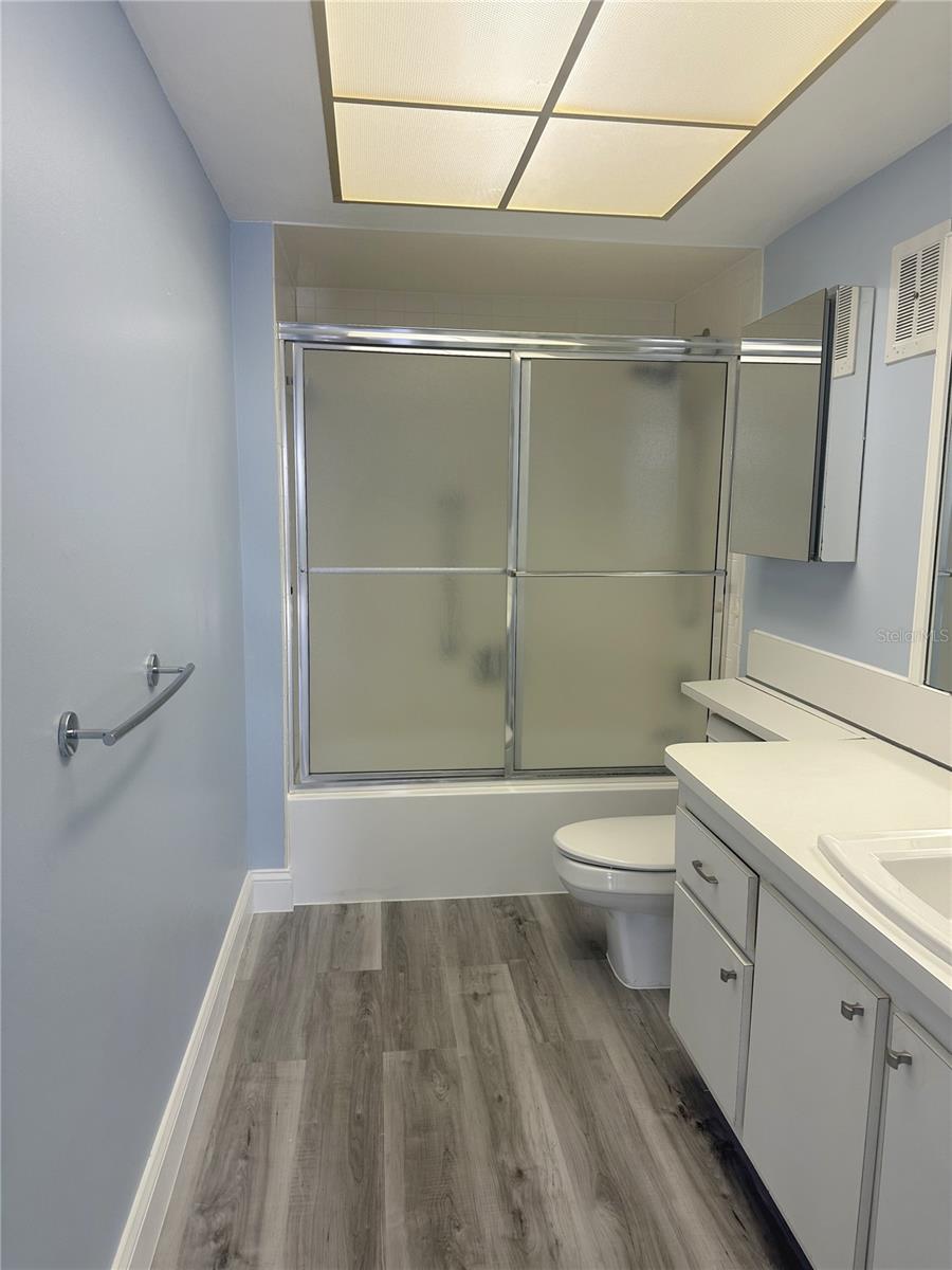 Image 11 of 25 For 4525 Cove Circle 304