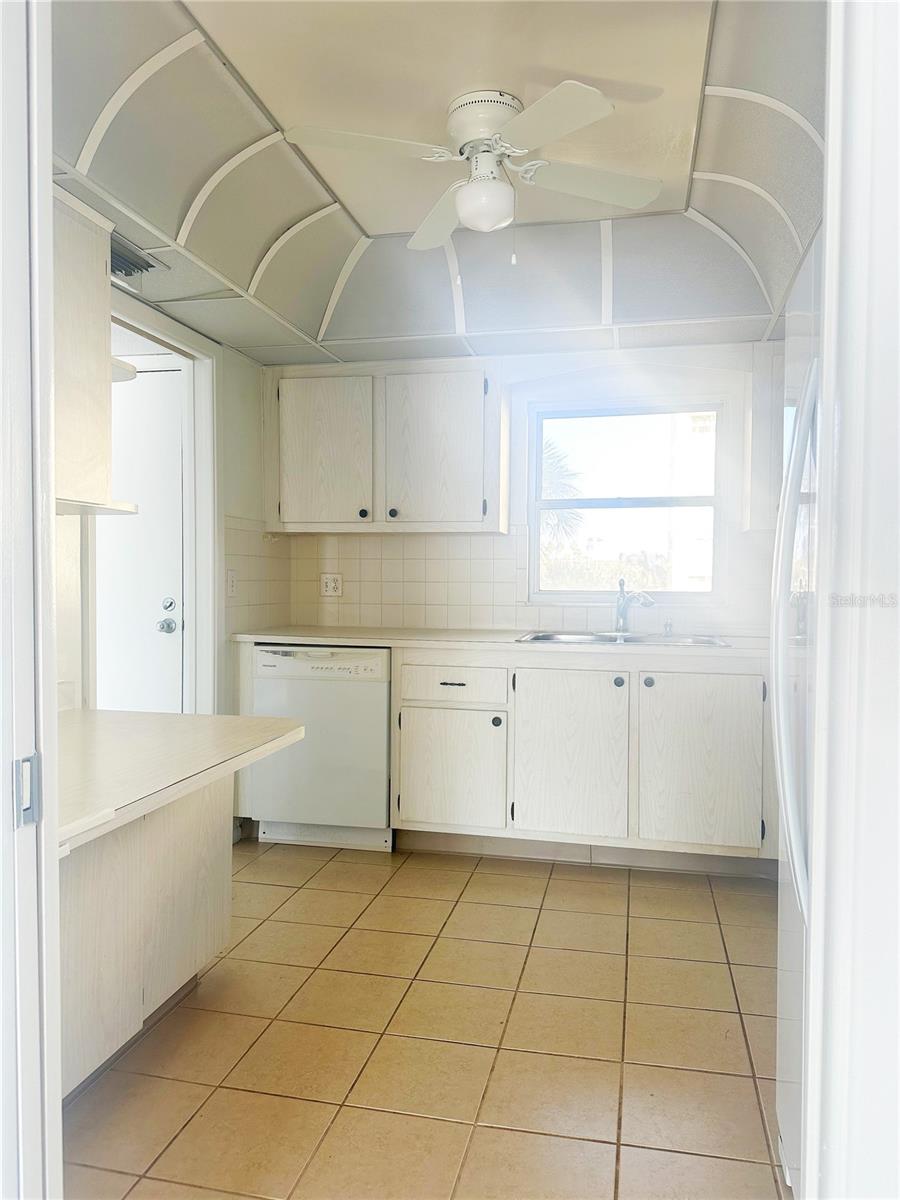 Image 4 of 25 For 4525 Cove Circle 304