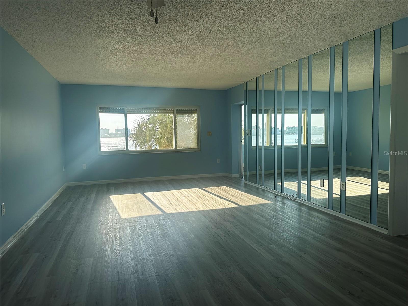 Image 6 of 25 For 4525 Cove Circle 304